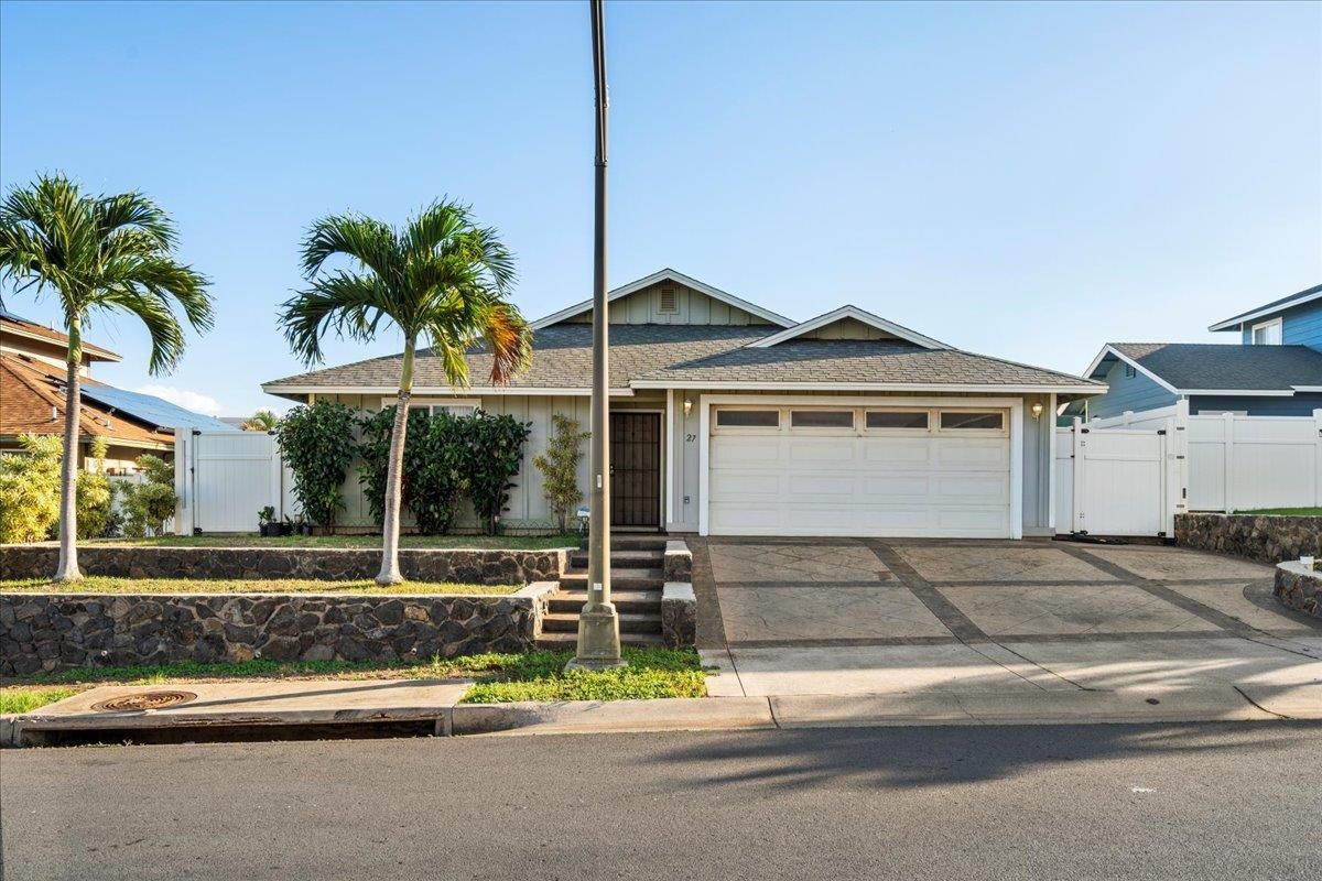 27  Nokekula St Waikapu Gardens, Wailuku home - photo 3 of 42