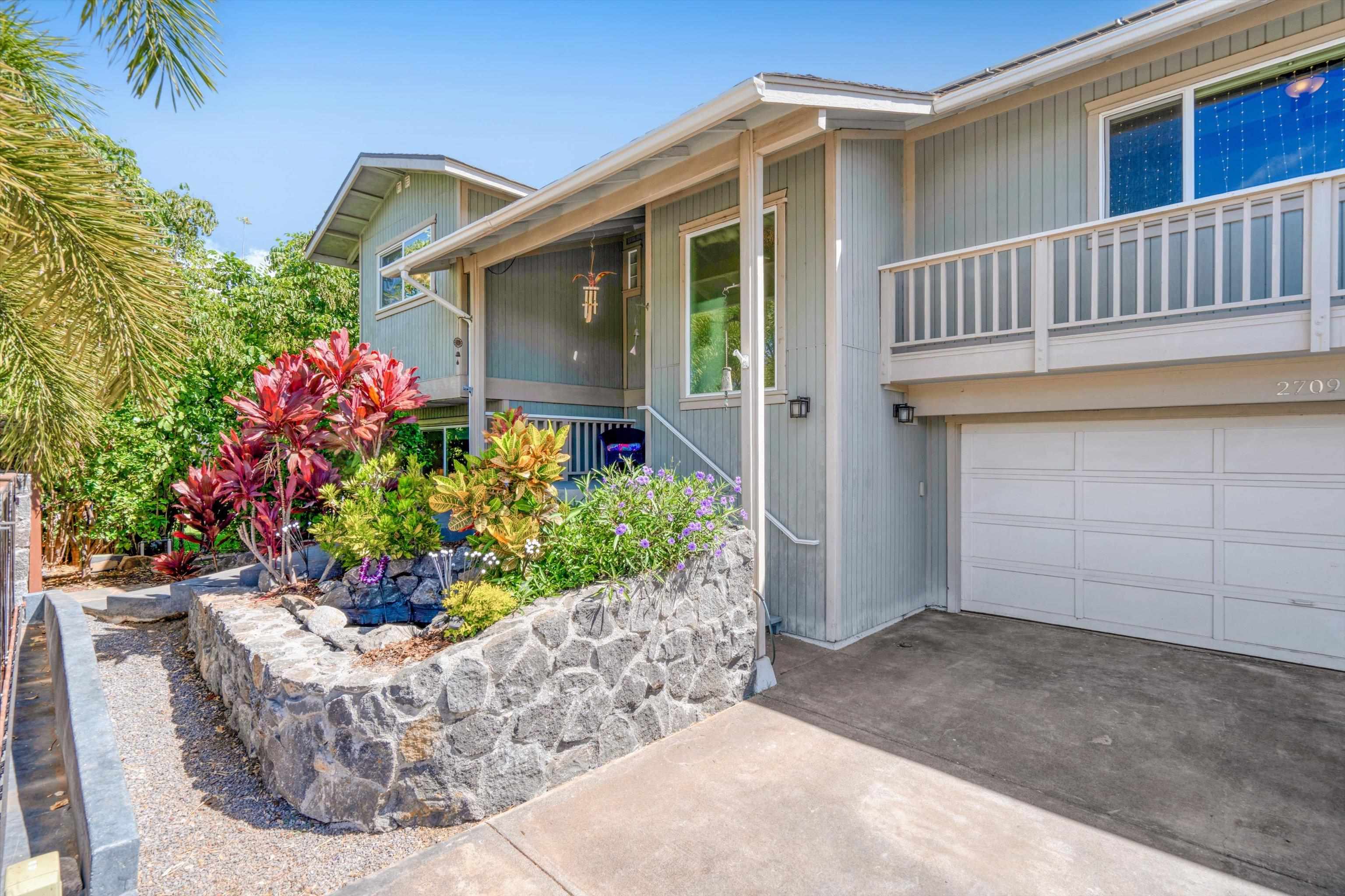 2709  Puu Hoolai St , Kihei home - photo 2 of 50