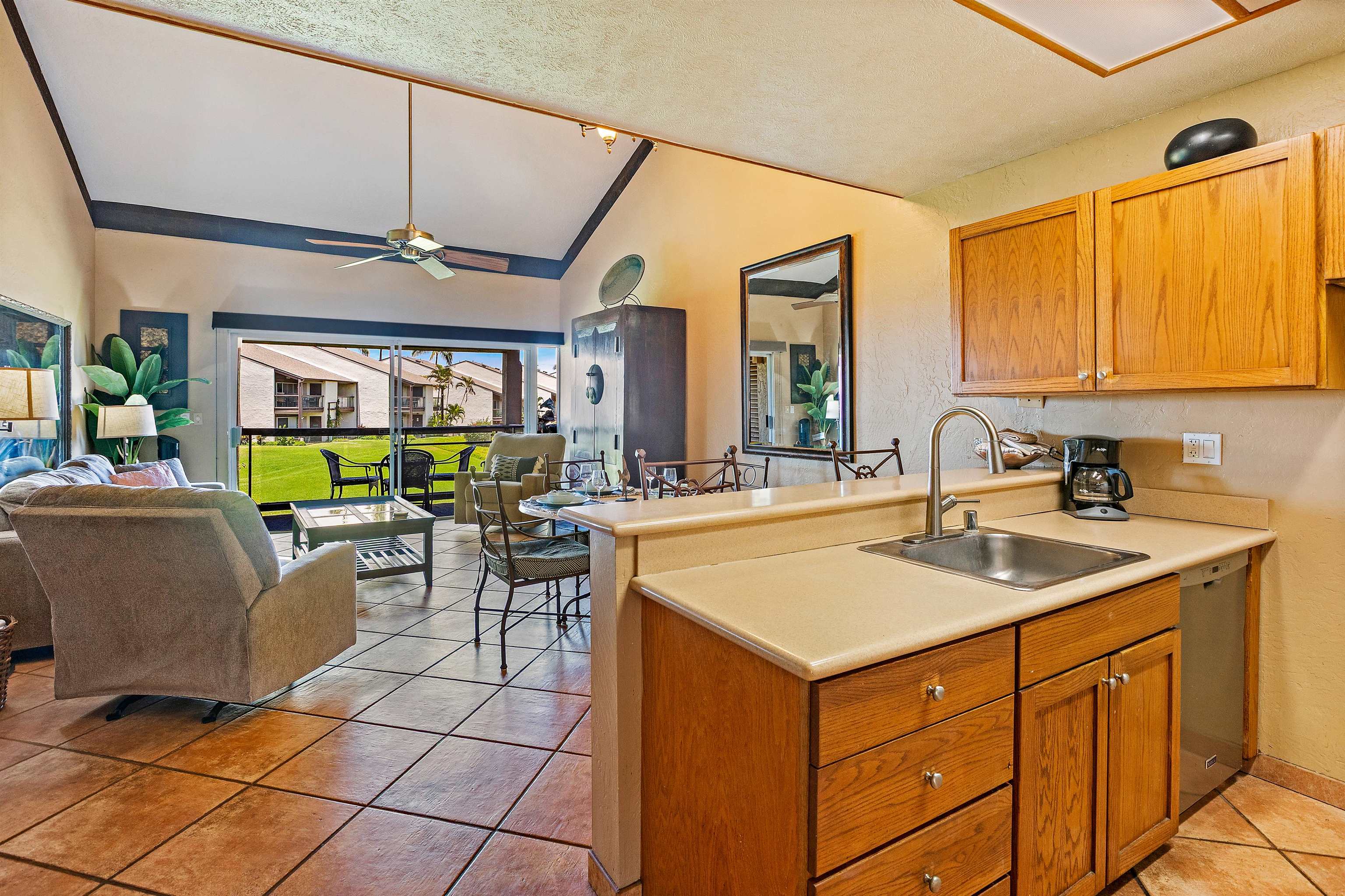 Hale Kamaole condo # 221, Kihei, Hawaii - photo 11 of 43