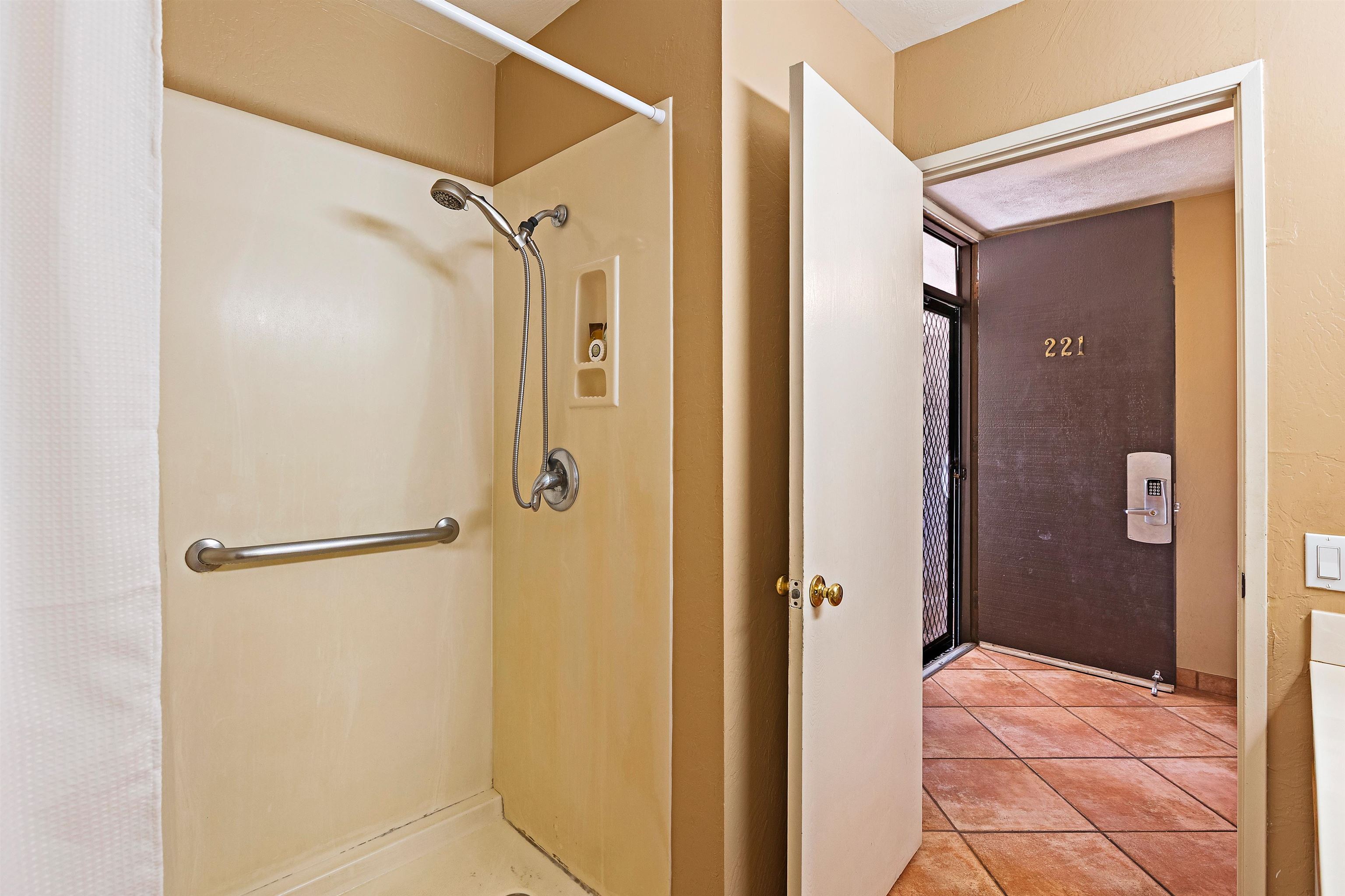 Hale Kamaole condo # 221, Kihei, Hawaii - photo 18 of 43