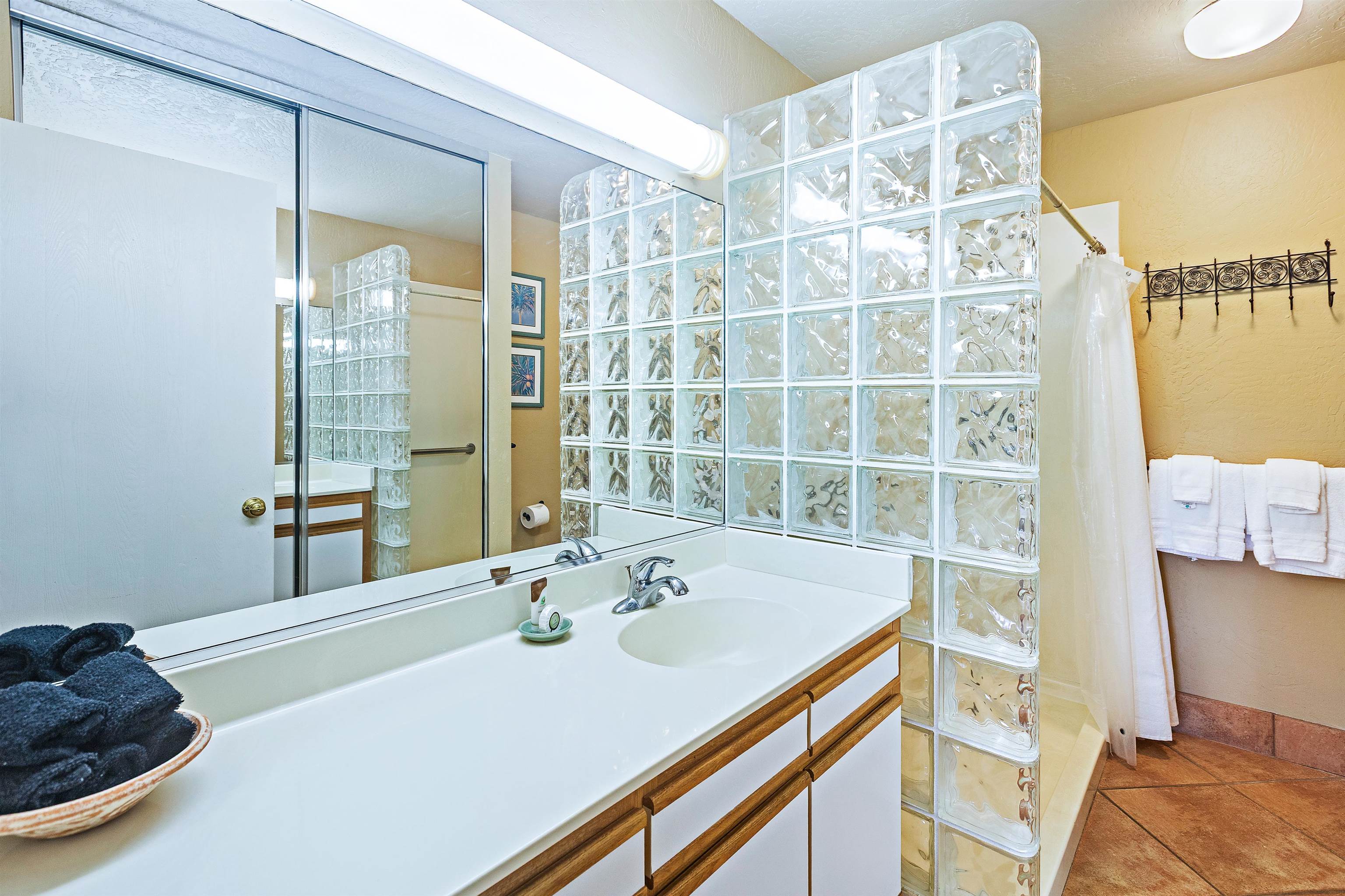 Hale Kamaole condo # 221, Kihei, Hawaii - photo 27 of 43