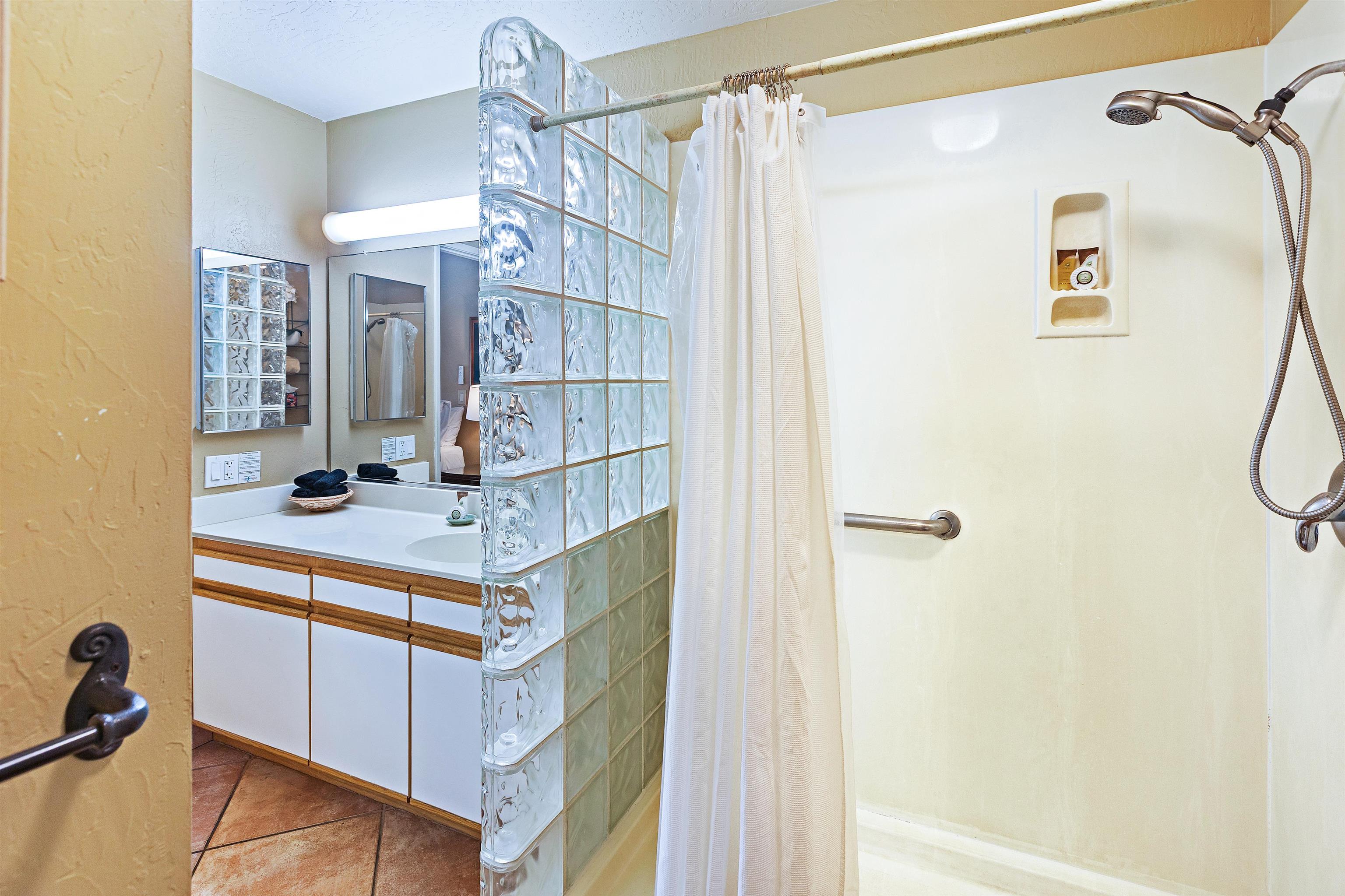 Hale Kamaole condo # 221, Kihei, Hawaii - photo 29 of 43