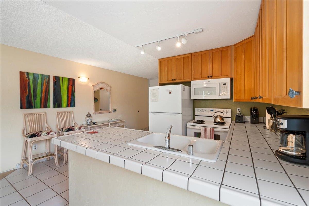 Hale Kamaole condo # 244, Kihei, Hawaii - photo 9 of 41