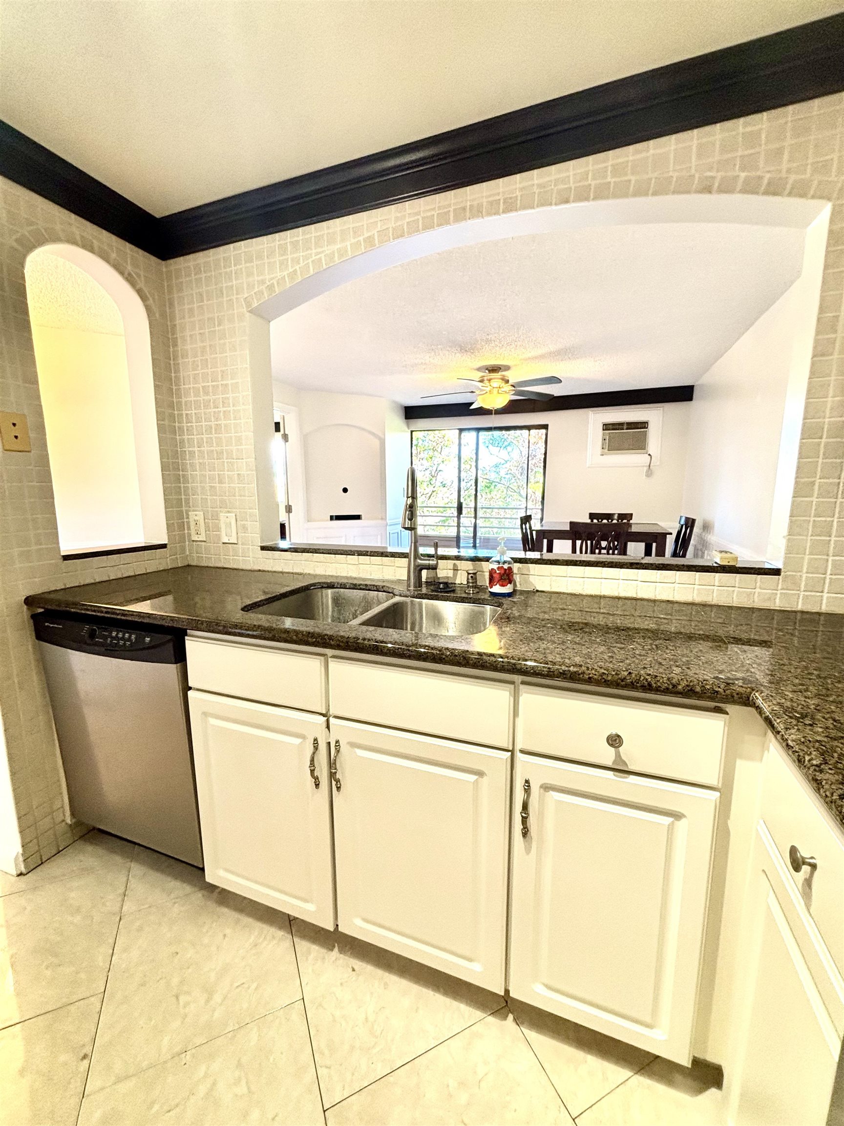 Kihei Shores condo # B-306, Kihei, Hawaii - photo 8 of 19