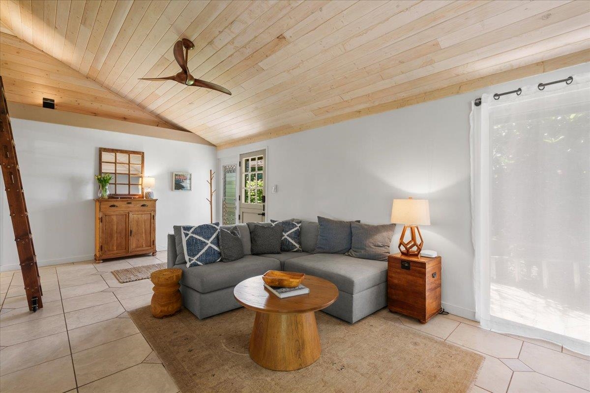 International Colony Club I condo # 11, Lahaina, Hawaii - photo 11 of 37