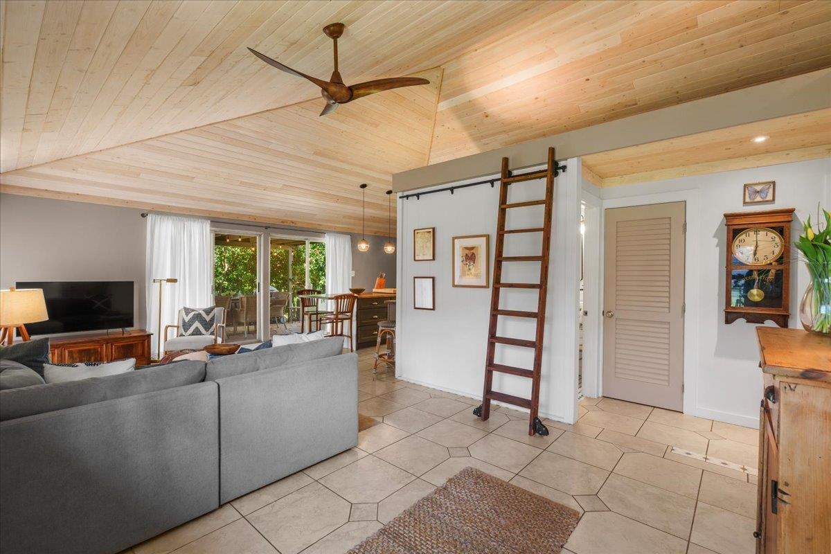International Colony Club I condo # 11, Lahaina, Hawaii - photo 10 of 37