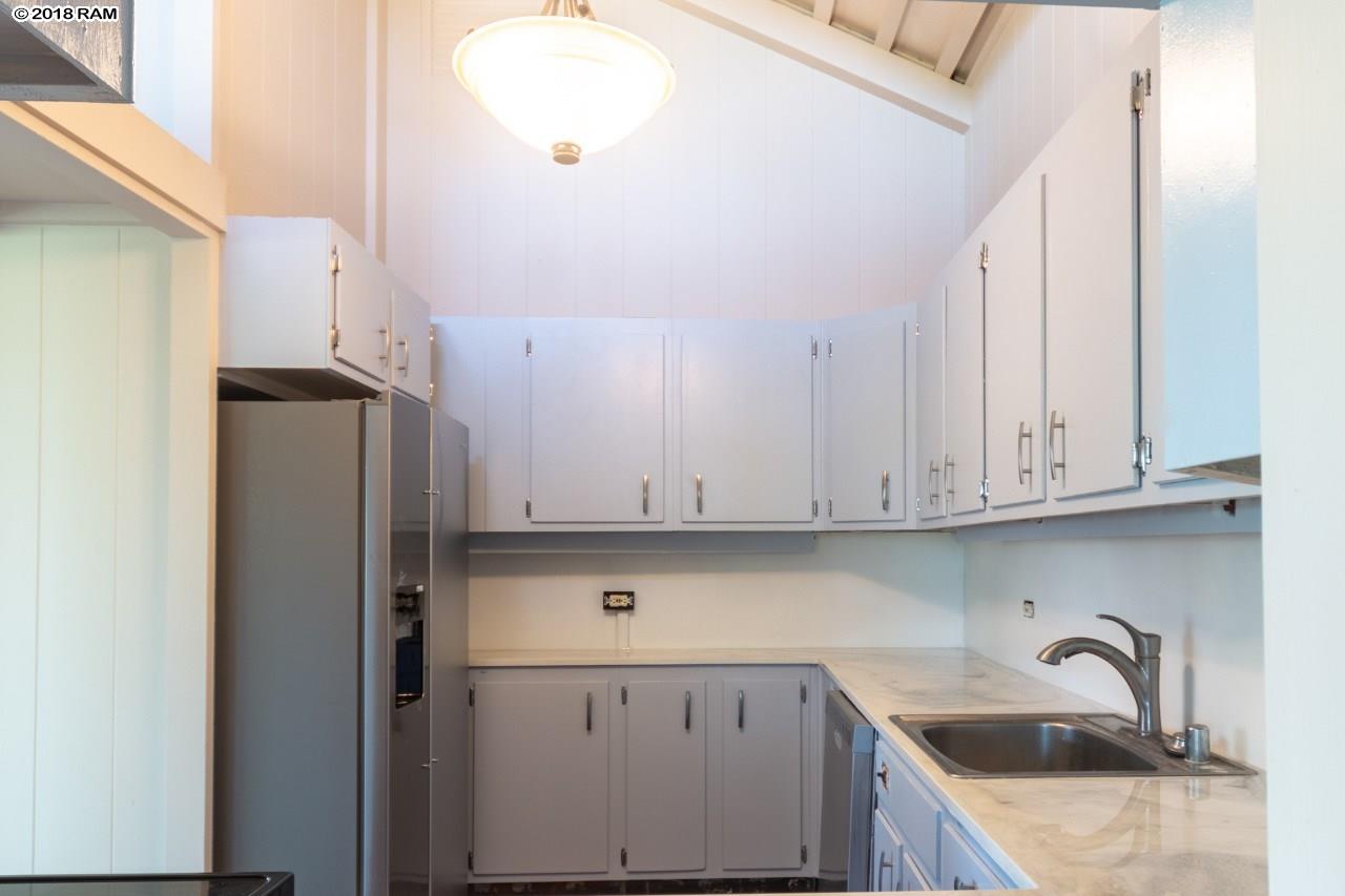 International Colony Club I condo # 17, Lahaina, Hawaii - photo 3 of 21