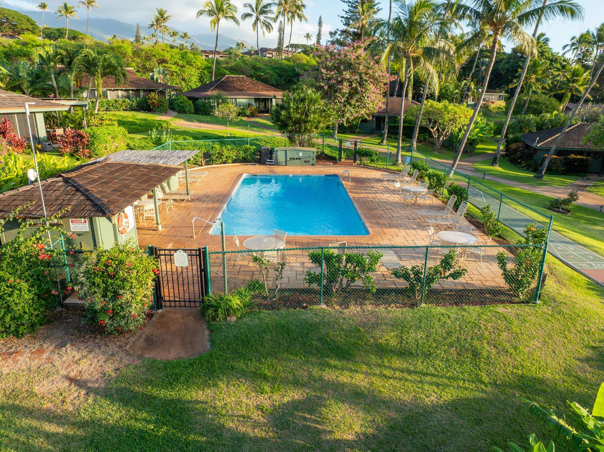 International Colony Club I condo # 2, Lahaina, Hawaii - photo 35 of 40