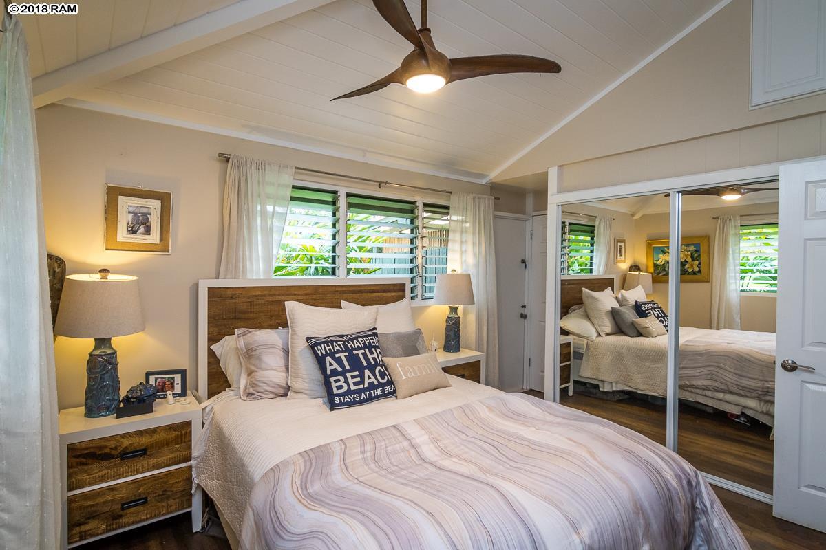 International Colony Club I condo # 22, Lahaina, Hawaii - photo 23 of 27