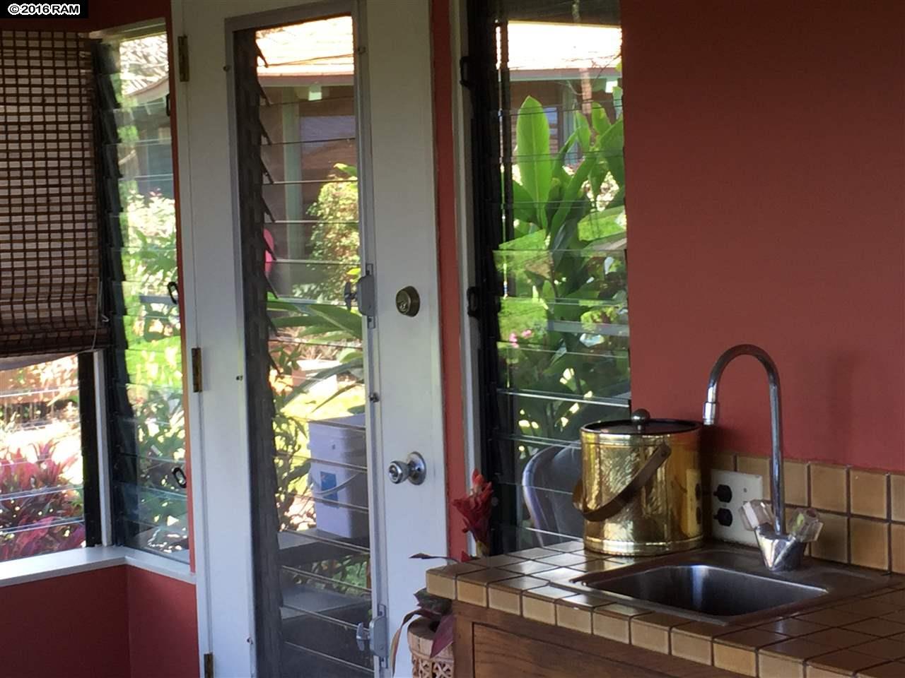 International Colony Club I condo # 31, Lahaina, Hawaii - photo 4 of 25