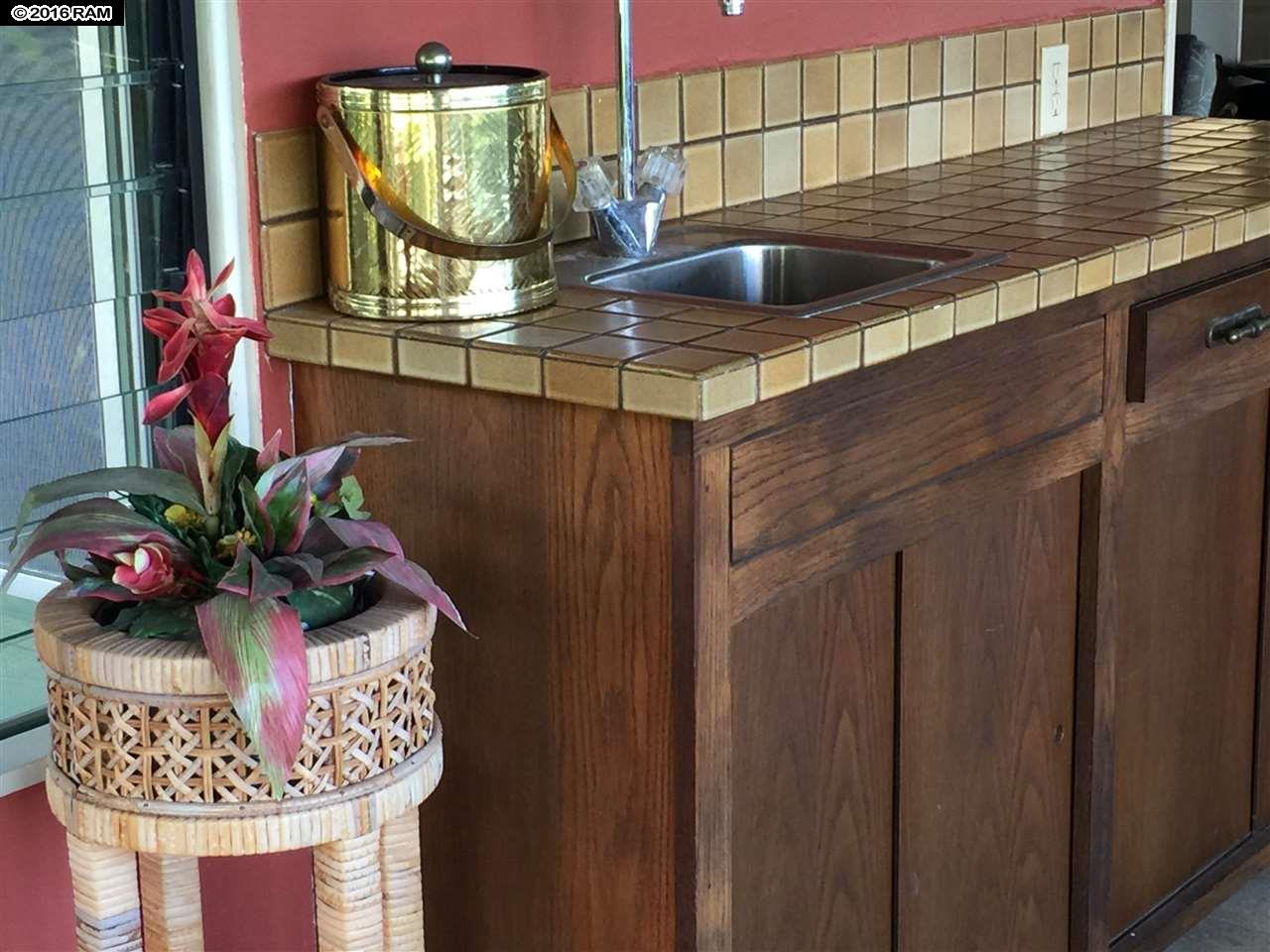 International Colony Club I condo # 31, Lahaina, Hawaii - photo 5 of 25