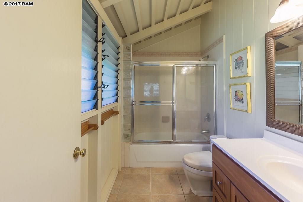 International Colony Club I condo # 34, Lahaina, Hawaii - photo 18 of 27