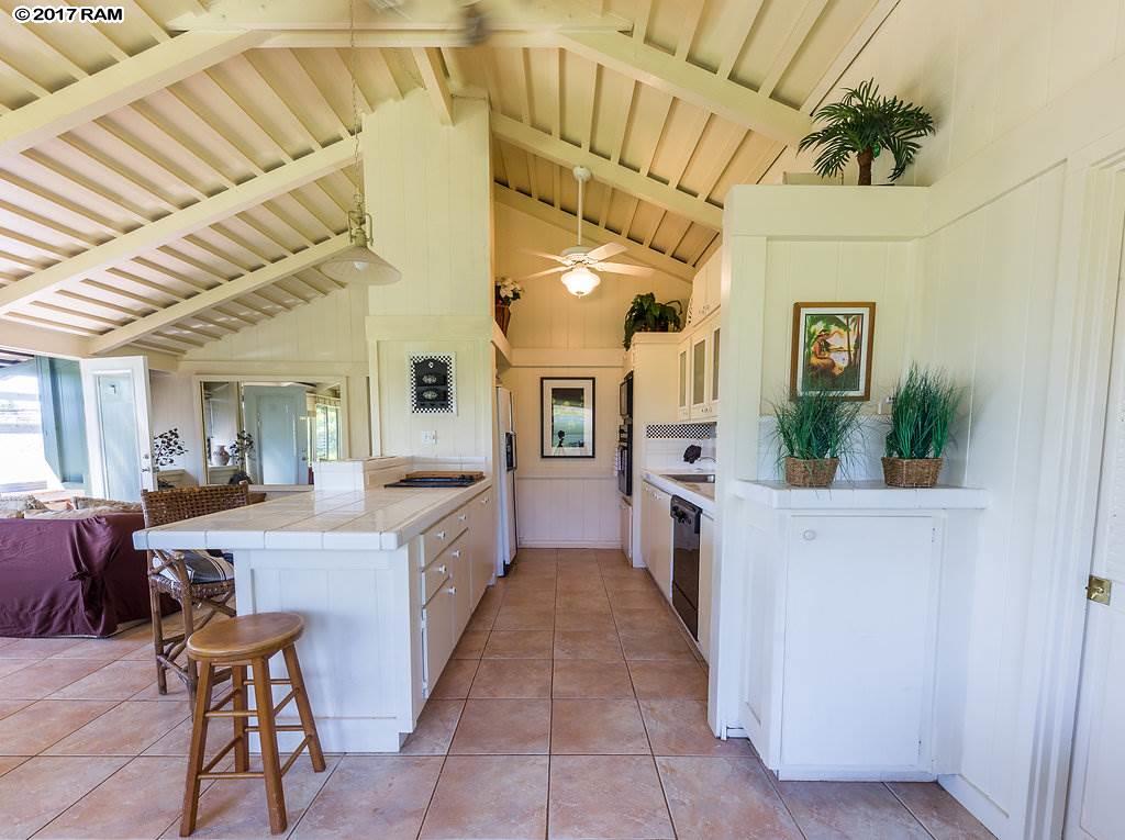 International Colony Club I condo # 34, Lahaina, Hawaii - photo 3 of 27