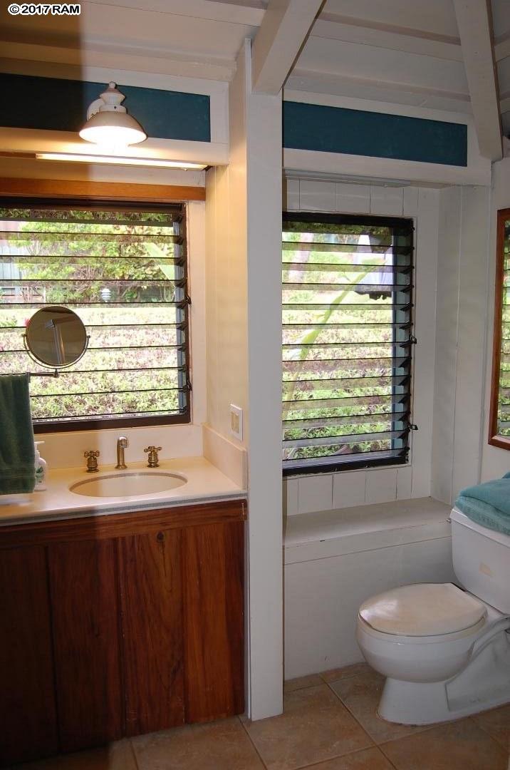 International Colony Club I condo # 34, Lahaina, Hawaii - photo 21 of 27