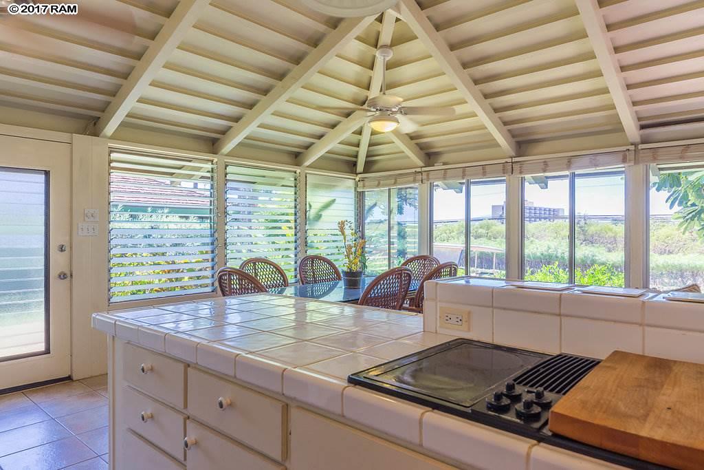 International Colony Club I condo # 34, Lahaina, Hawaii - photo 7 of 27