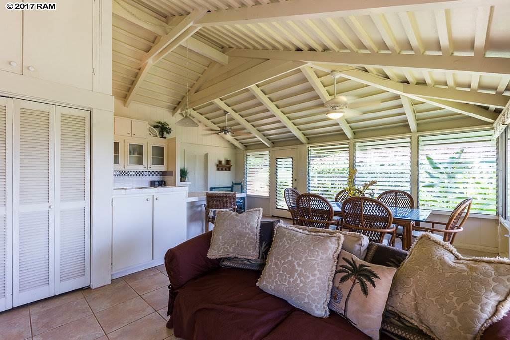 International Colony Club I condo # 34, Lahaina, Hawaii - photo 9 of 27