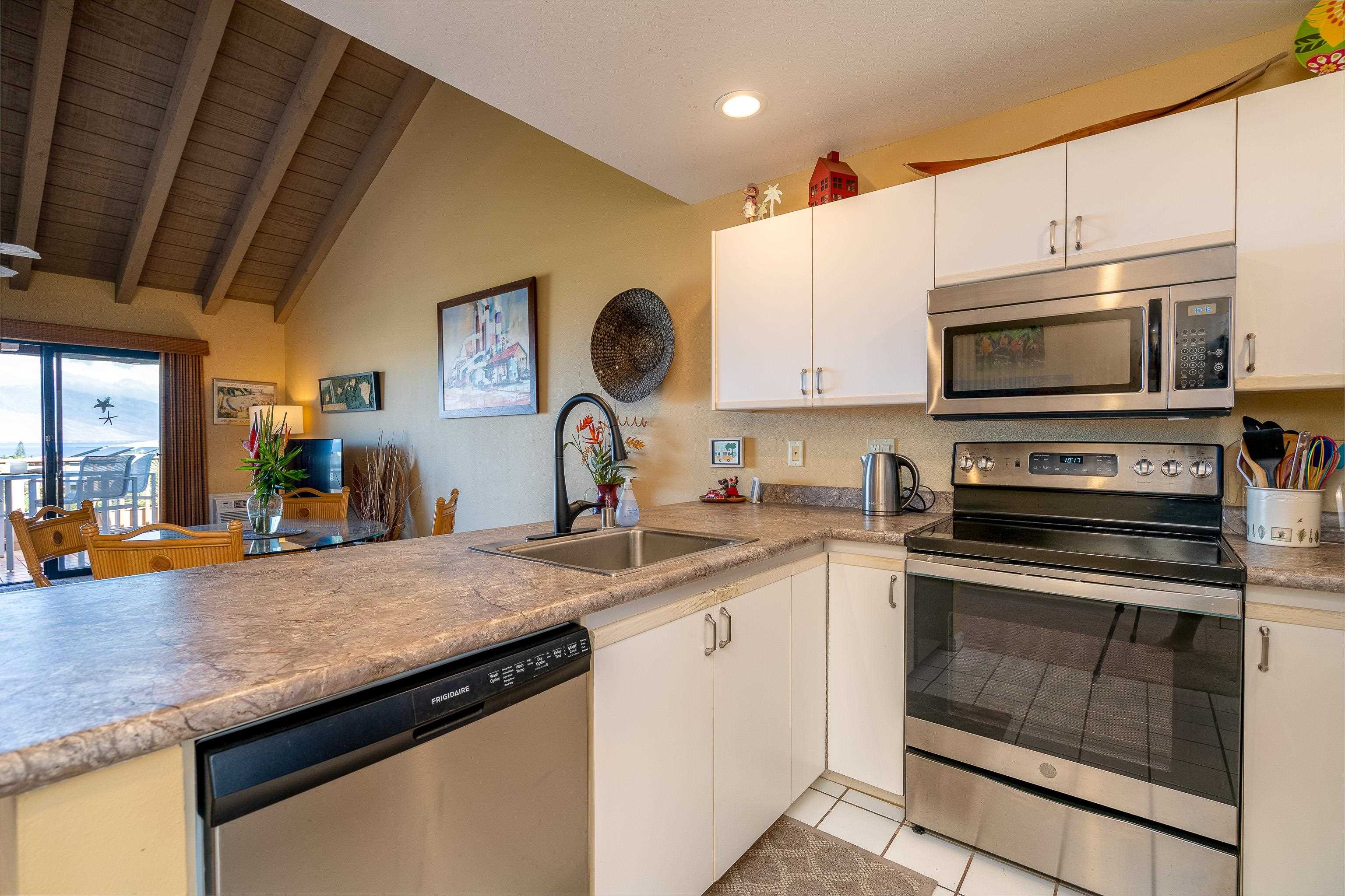 Maui Kamaole condo # L204, Kihei, Hawaii - photo 11 of 49