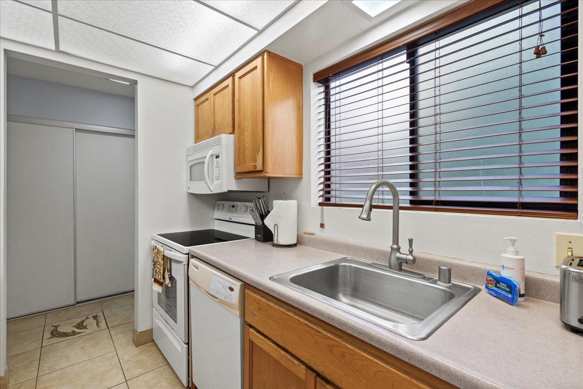 Hono Kai condo # B-15, Wailuku, Hawaii - photo 12 of 35