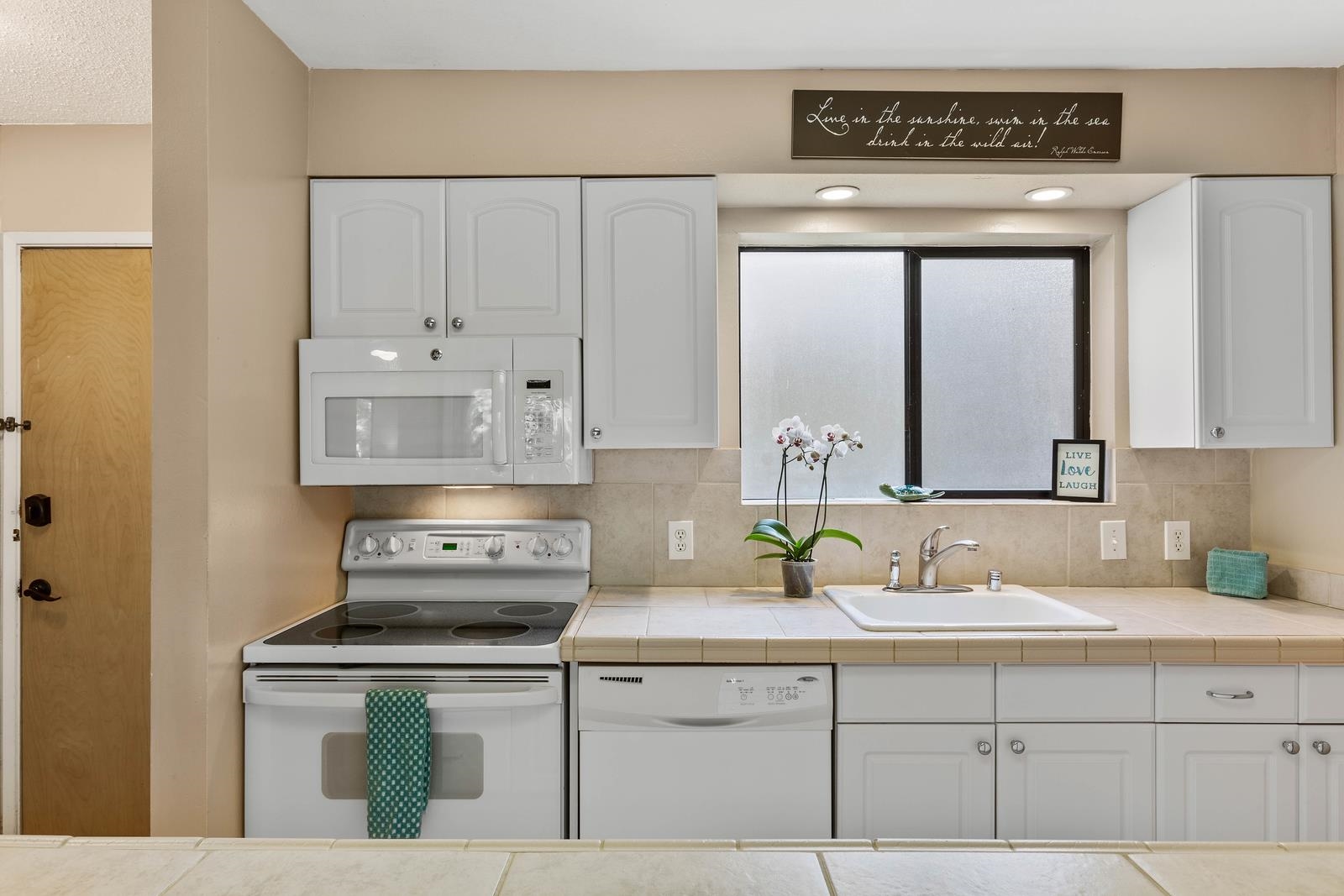 Hono Kai condo # B-17, Wailuku, Hawaii - photo 3 of 38