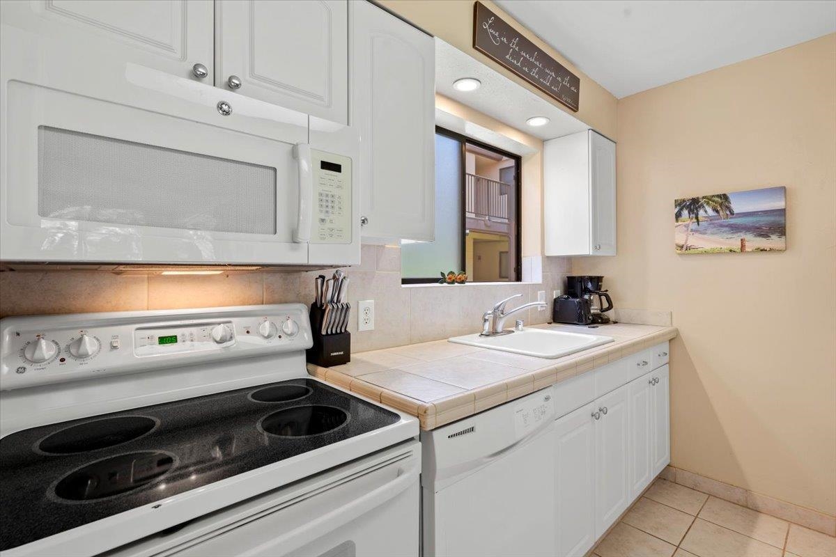 Hono Kai condo # B-17, Wailuku, Hawaii - photo 28 of 38