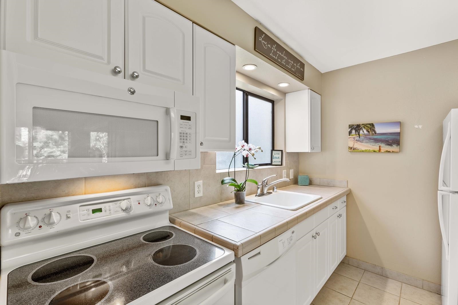 Hono Kai condo # B-17, Wailuku, Hawaii - photo 31 of 38