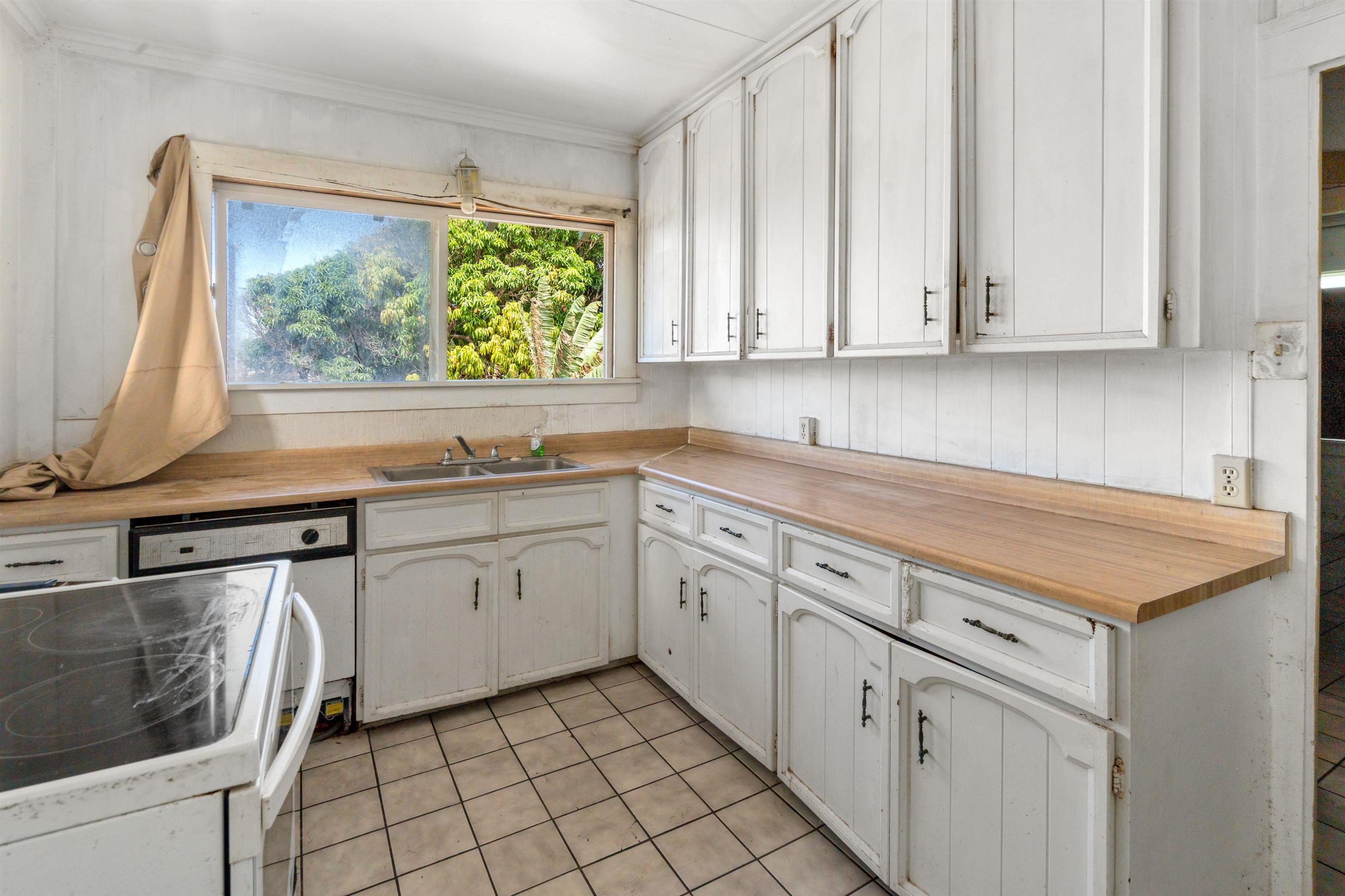 282  Momi Pl , Wailuku home - photo 12 of 38