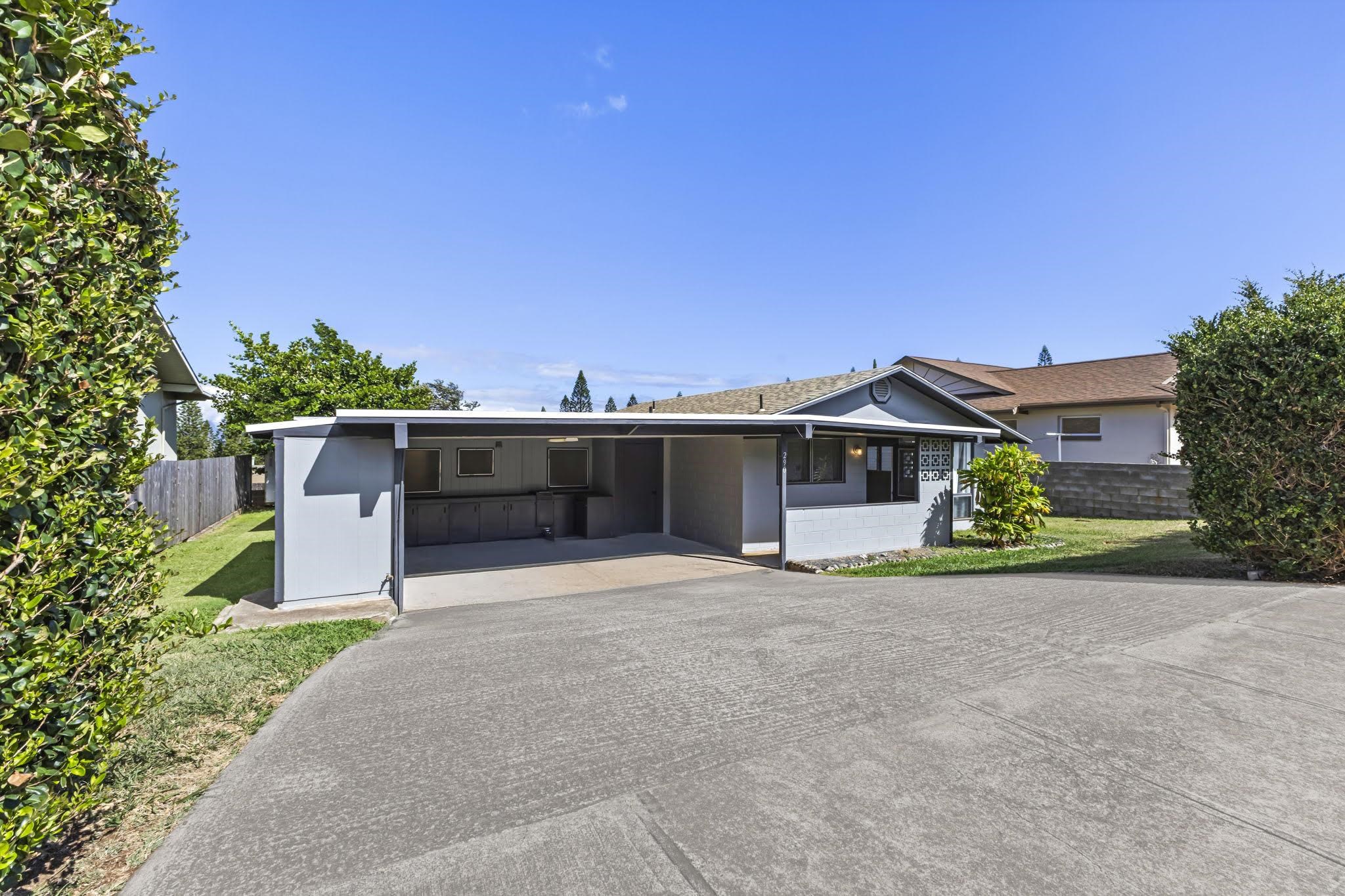 290  Hokulani St , Pukalani home - photo 3 of 48