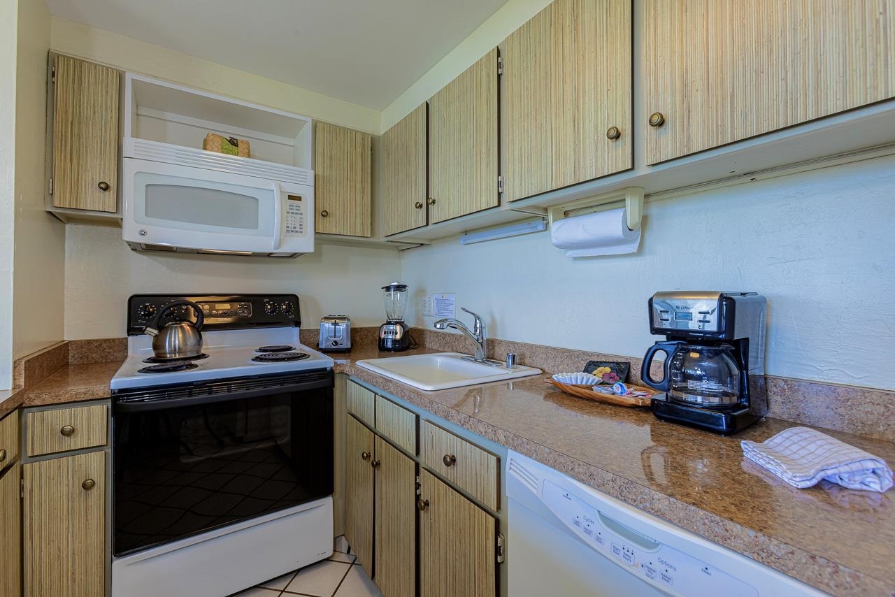 Kihei Surfside condo # 613, Kihei, Hawaii - photo 15 of 47