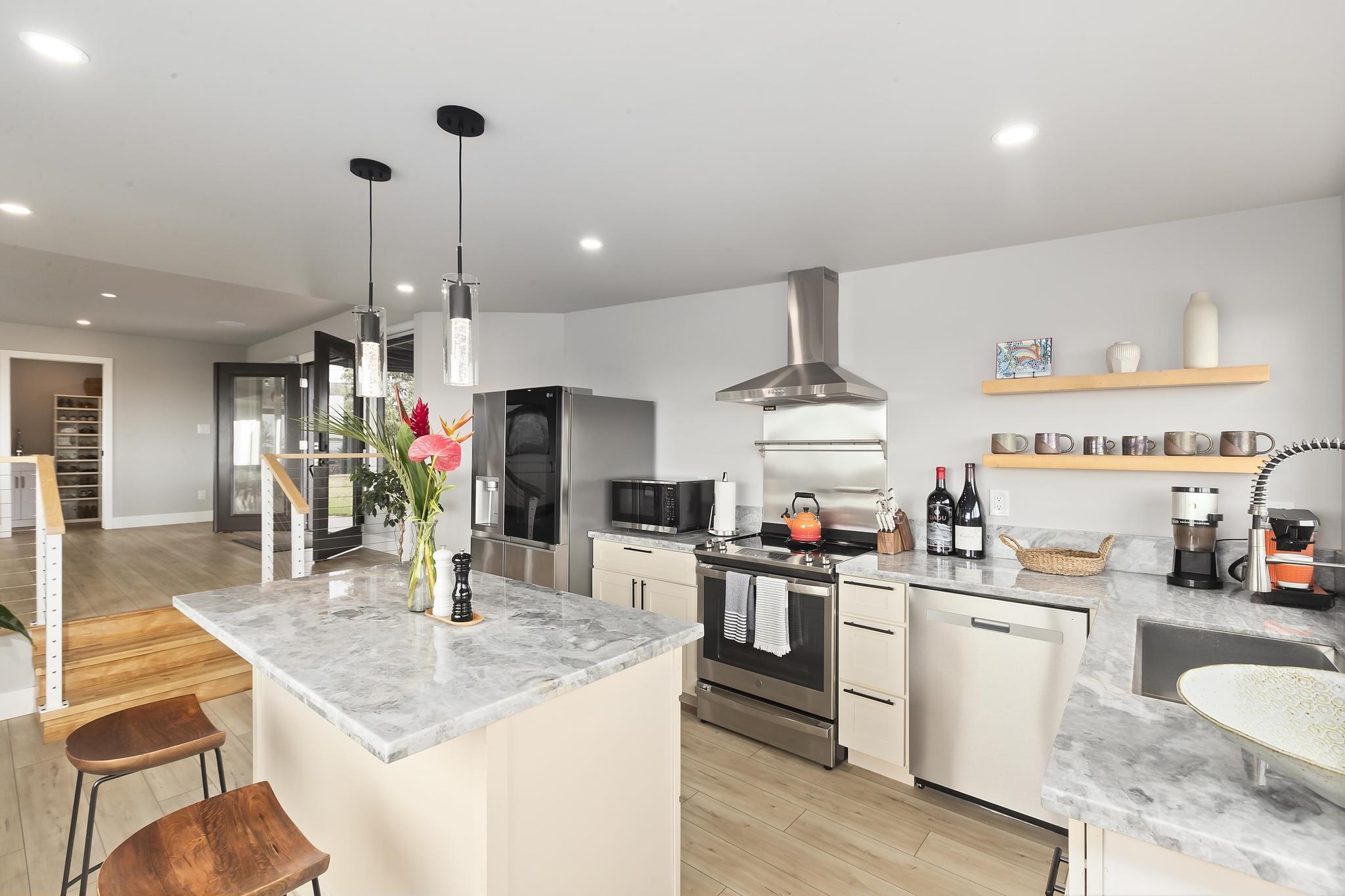 295  Liholiho St Sandhills, Wailuku home - photo 8 of 44