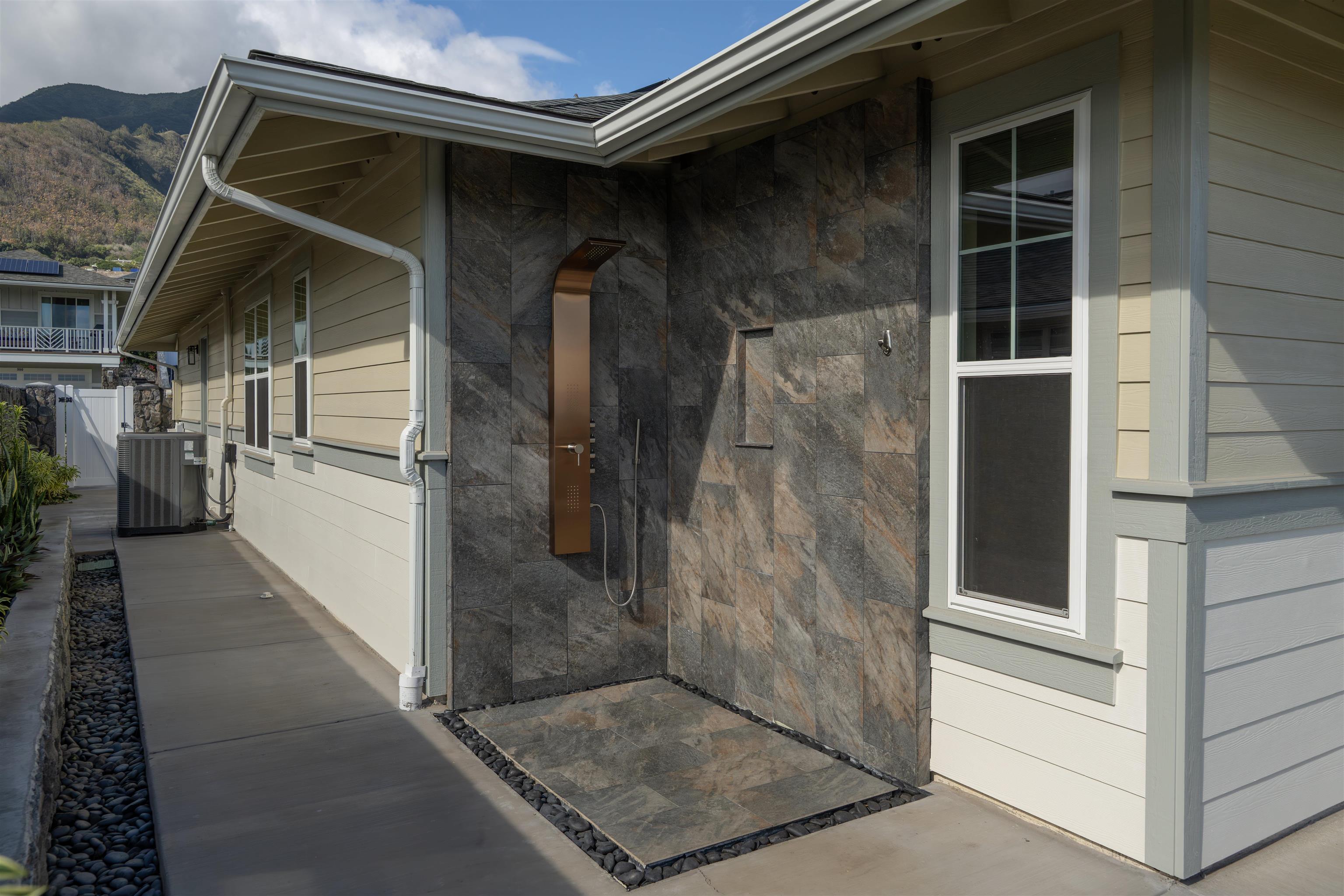 295  Pua Kalaunu Loop Kehalani, Wailuku home - photo 4 of 33