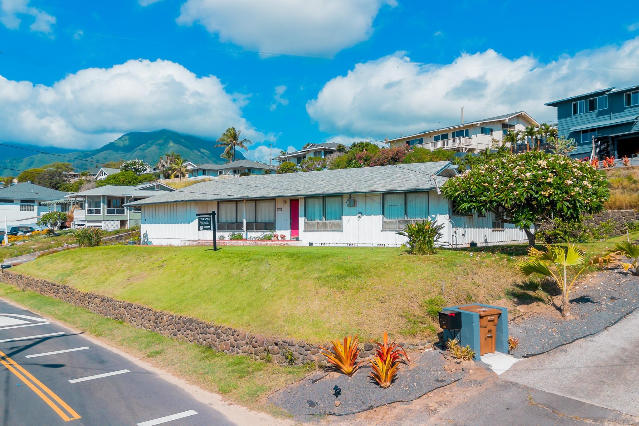 299  Liholiho St Puuone, Wailuku home - photo 3 of 25