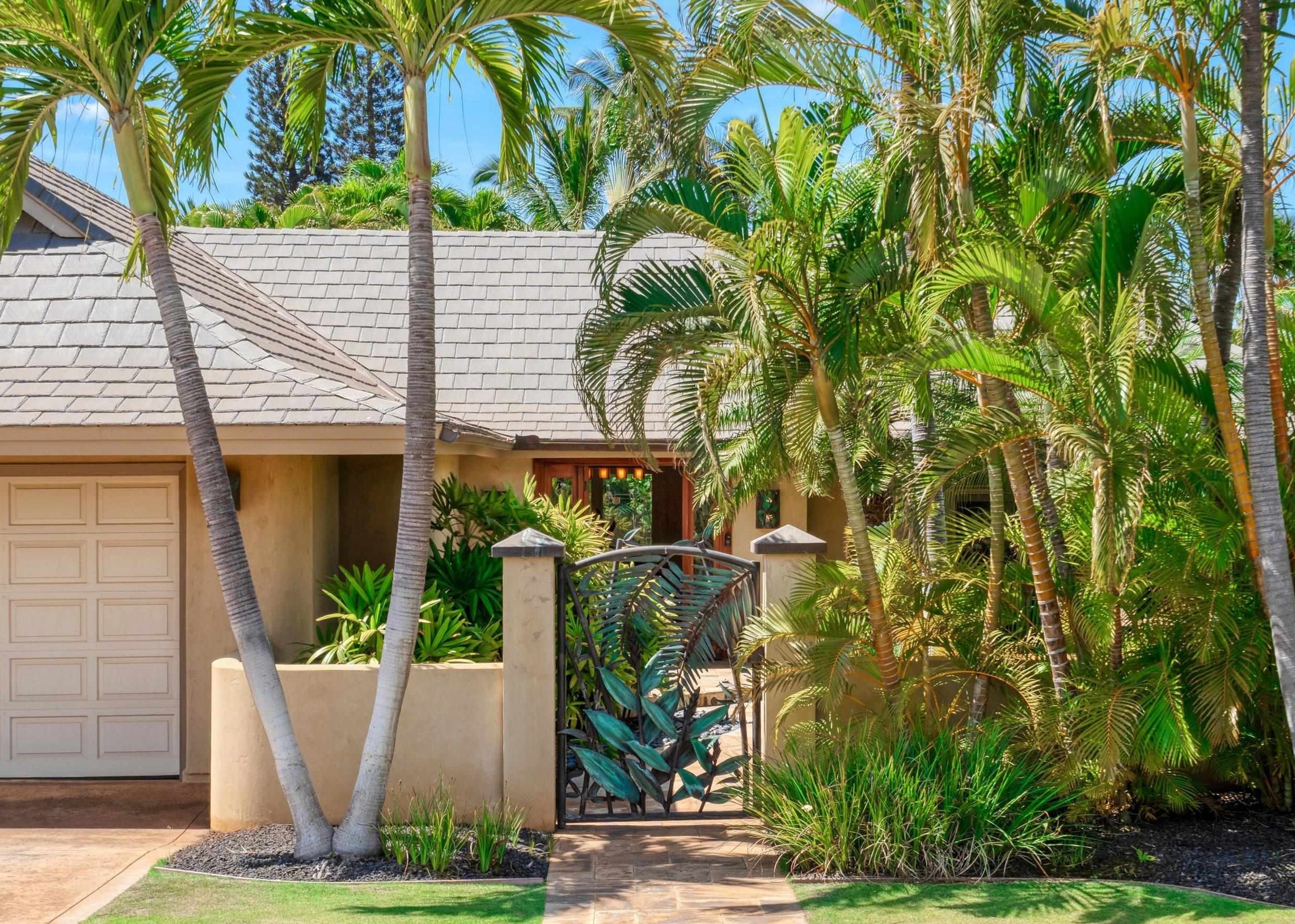 30  Hoawaa Way Keawakapu Beach, Wailea/Makena home - photo 2 of 47