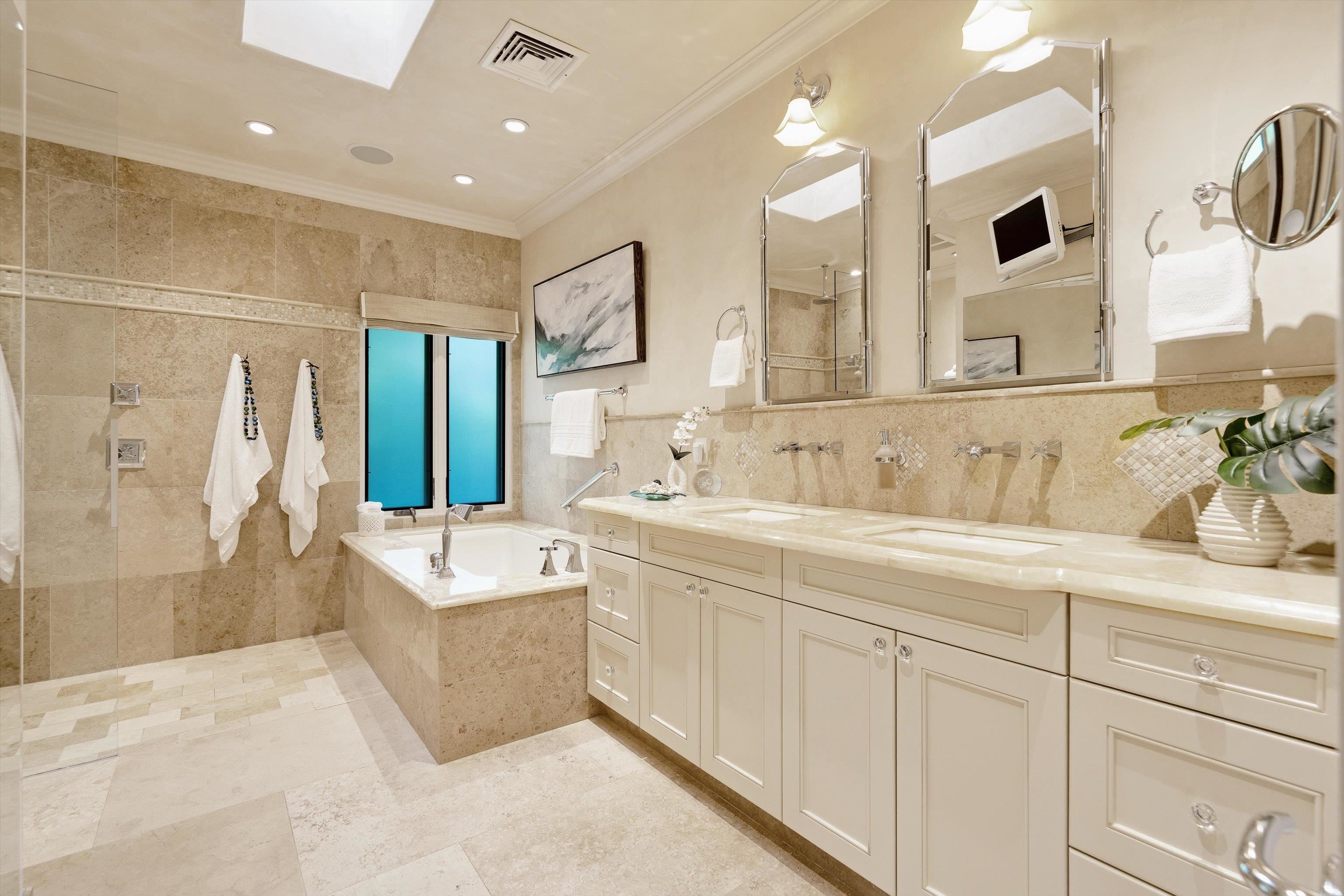 30  Hoawaa Way Keawakapu Beach, Wailea/Makena home - photo 23 of 47