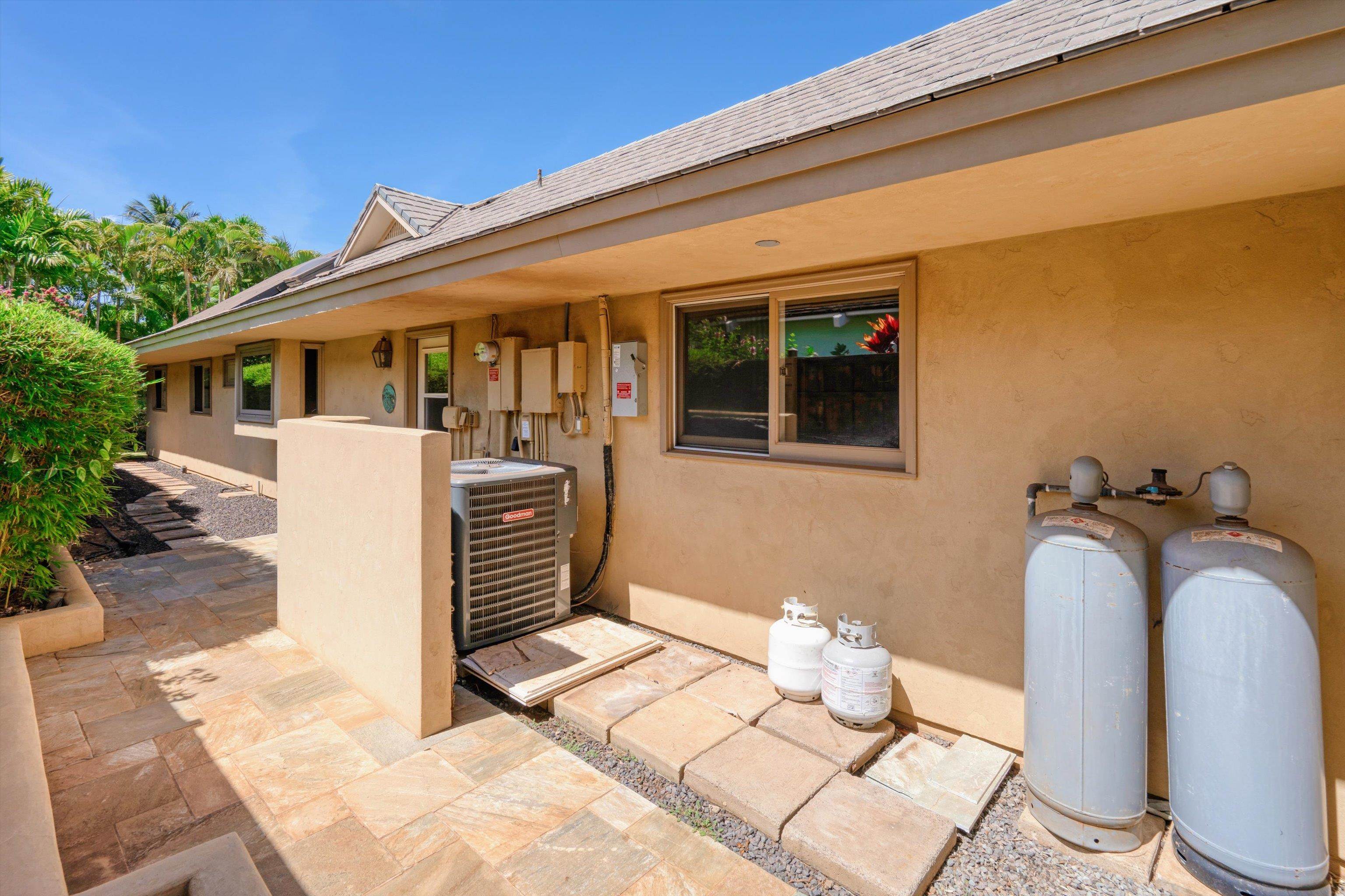 30  Hoawaa Way Keawakapu Beach, Wailea/Makena home - photo 39 of 47