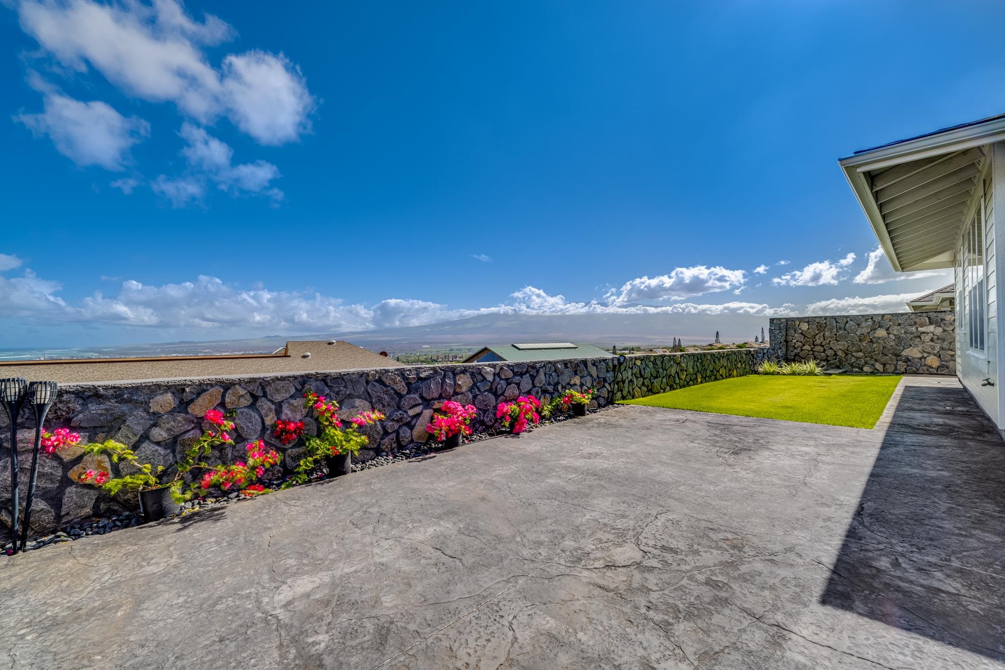 301  Pua Kalaunu Loop , Wailuku home - photo 17 of 45