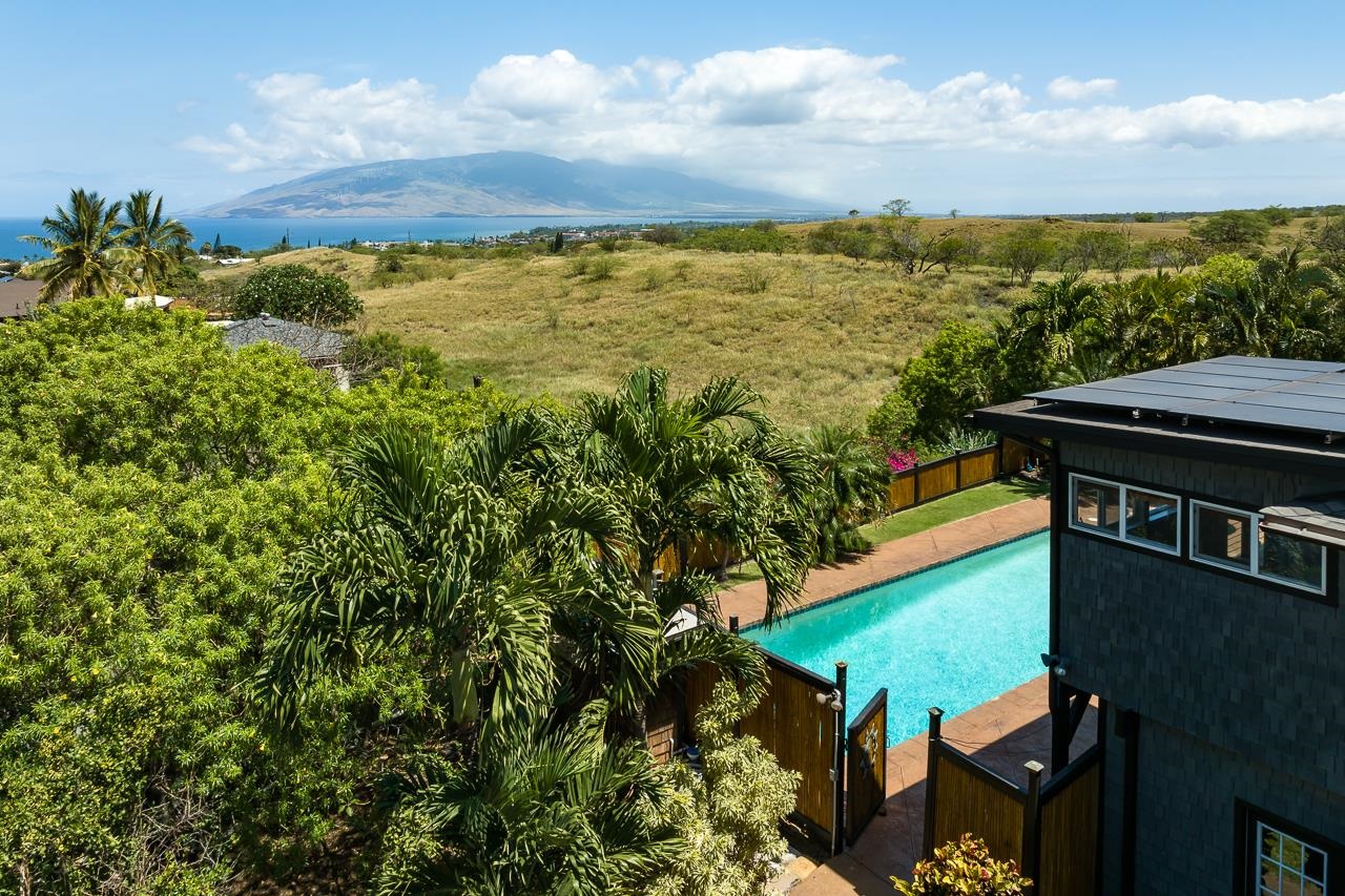 3091  Mapu Pl , Maui Meadows home - photo 38 of 50