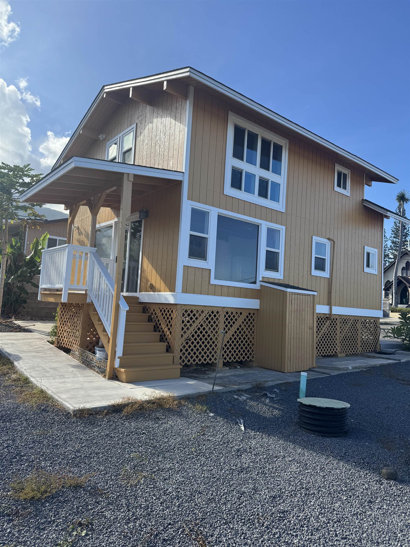31  Kuhunia St , Wailuku home - photo 2 of 4