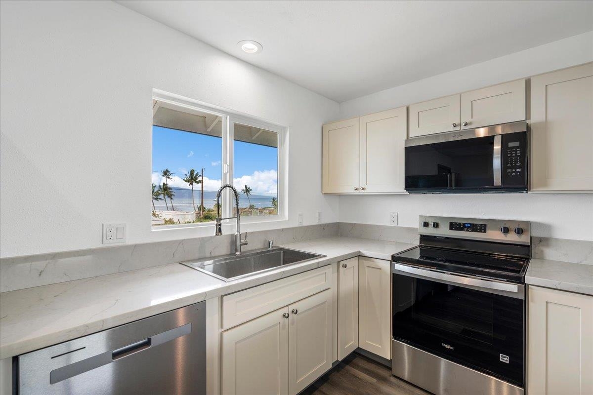 310  Front St , Lahaina home - photo 12 of 46