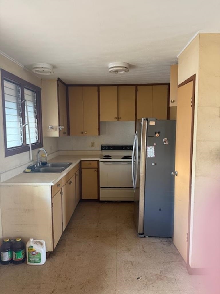 311  S Lehua St , Kahului home - photo 5 of 11