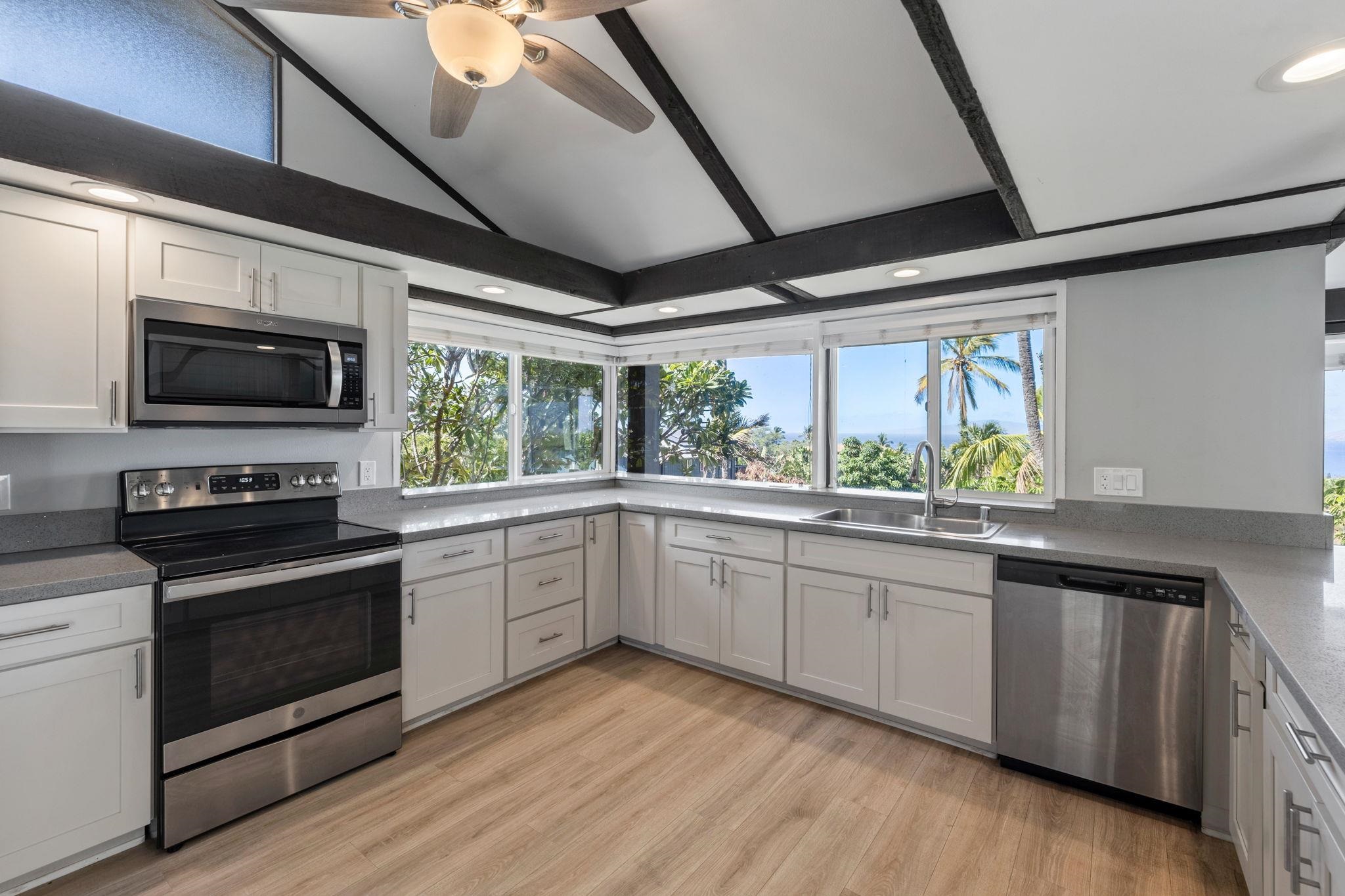 3124  Nahenahe Pl , Maui Meadows home - photo 11 of 48