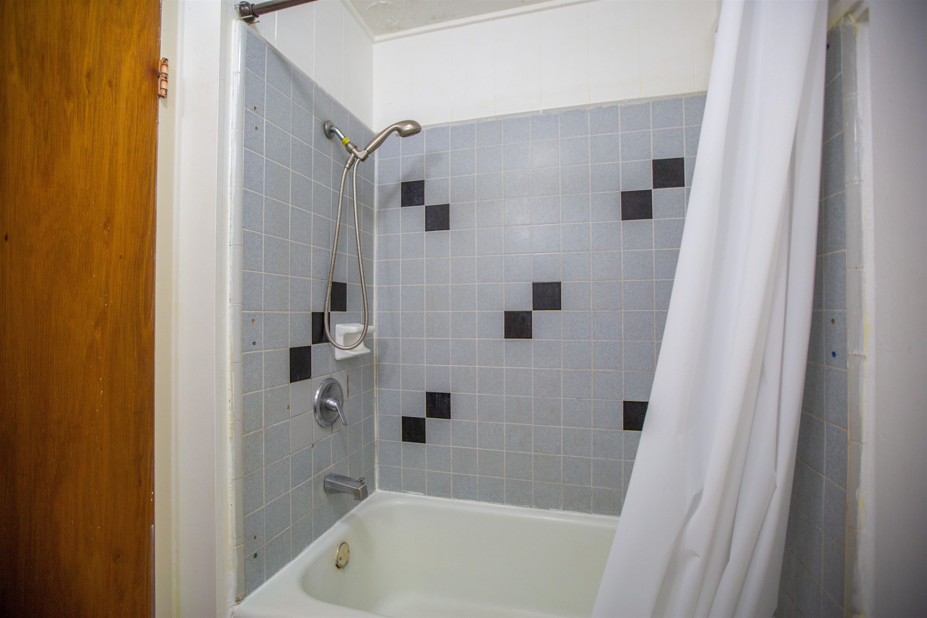 319  Leleihoku St , Wailuku home - photo 19 of 30