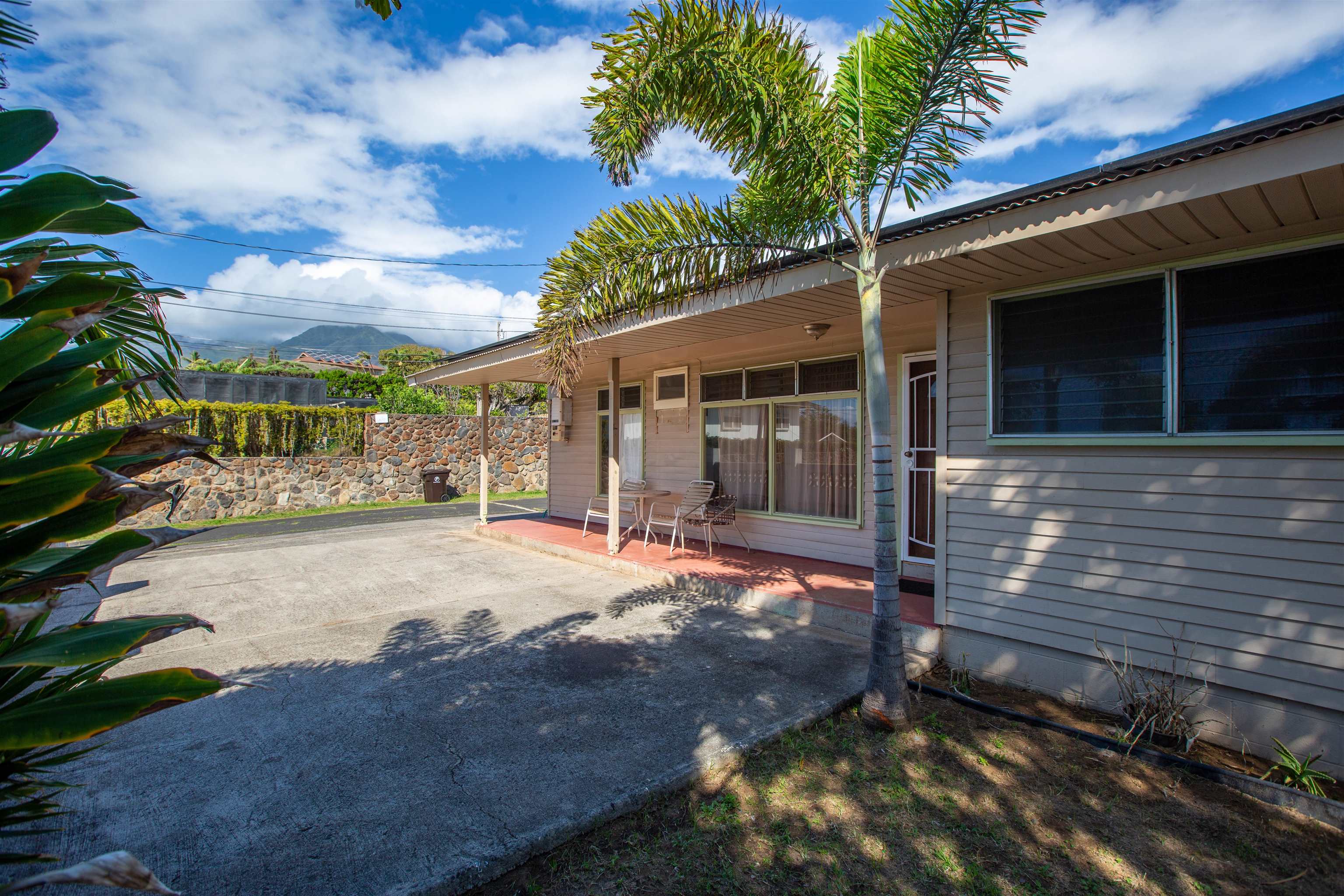 319  Leleihoku St , Wailuku home - photo 5 of 30