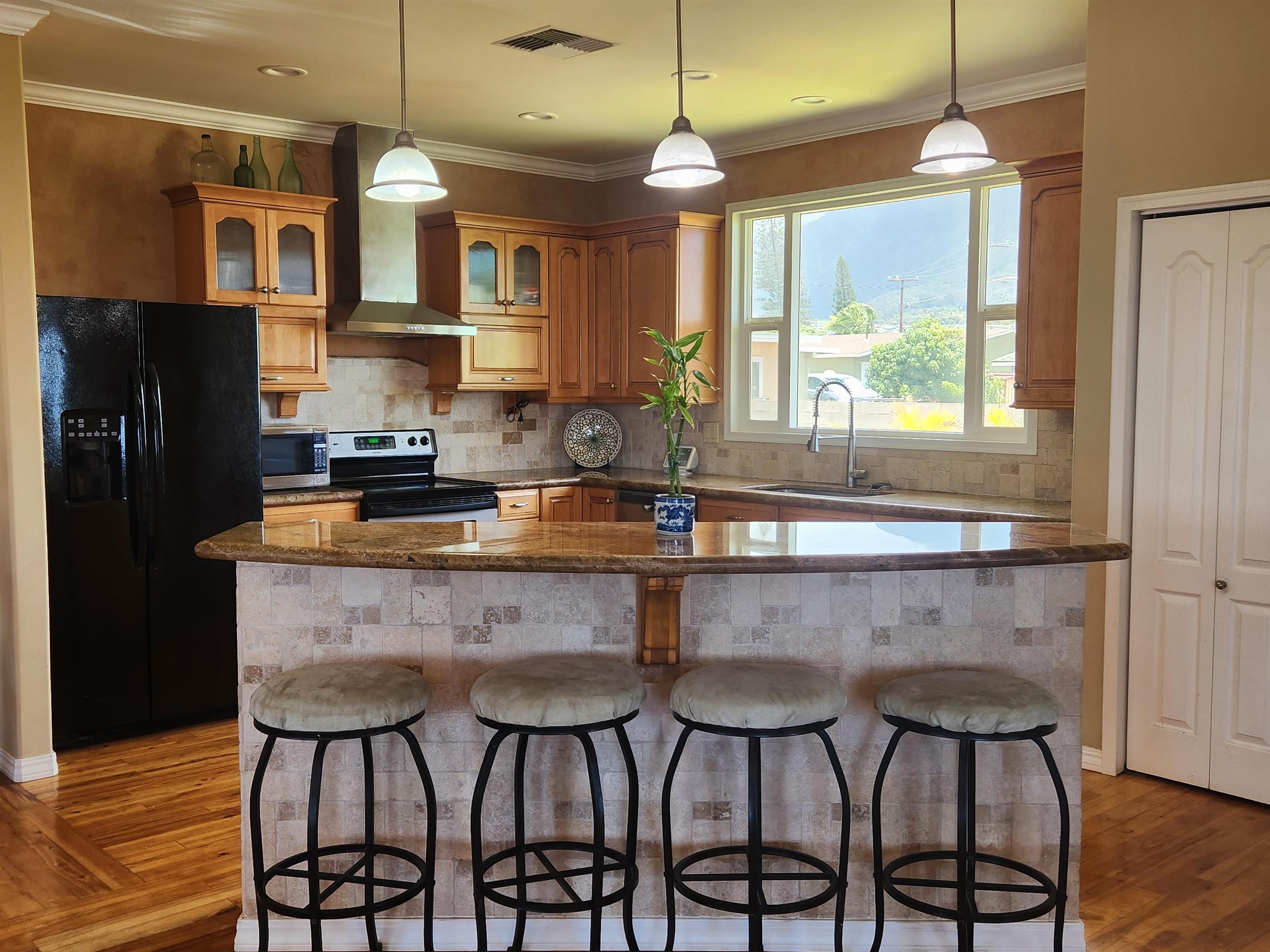 32  Kapueone Pl Maui Lani, Wailuku home - photo 4 of 31