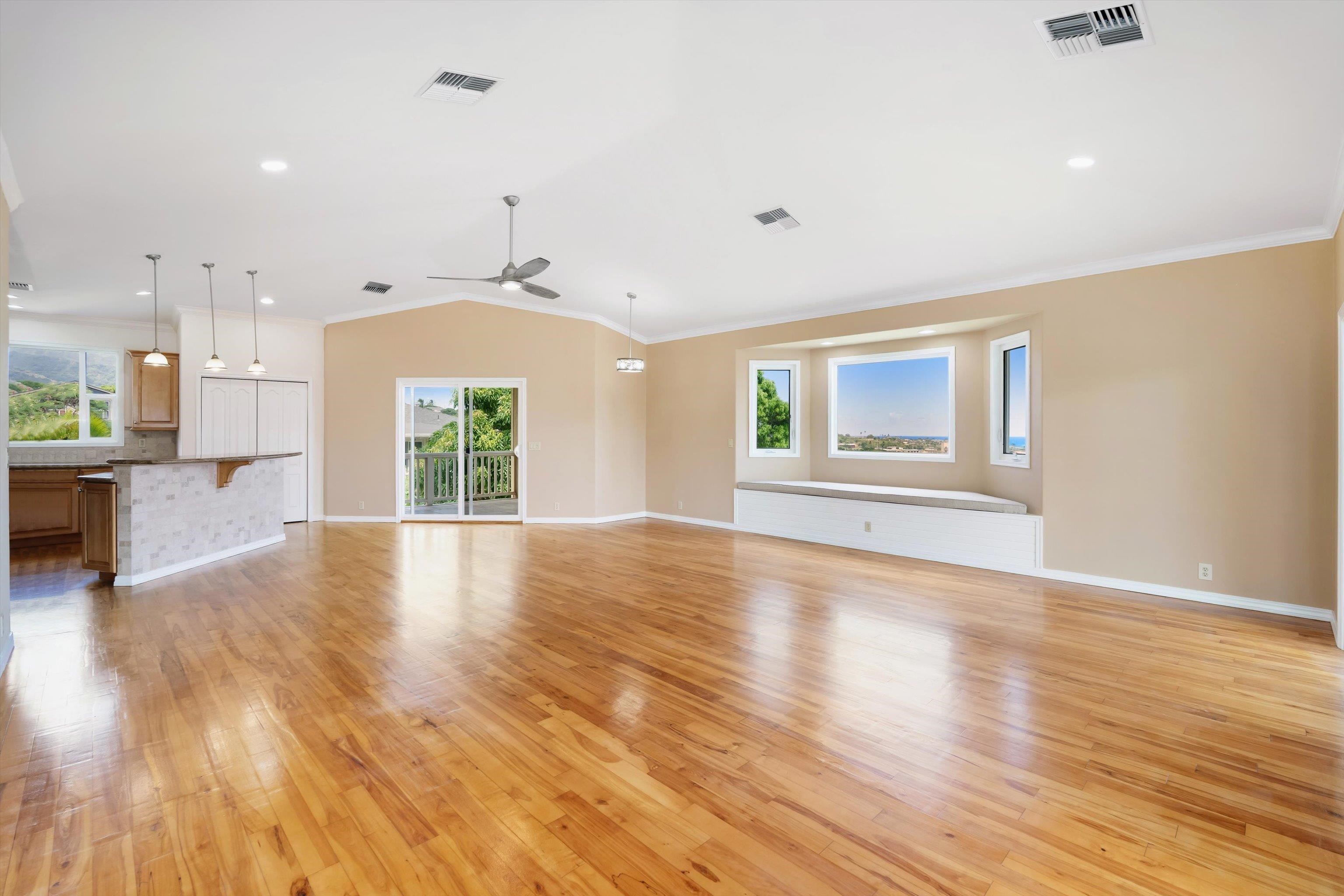 32  Kapueone Pl Maui Lani, Wailuku home - photo 4 of 50