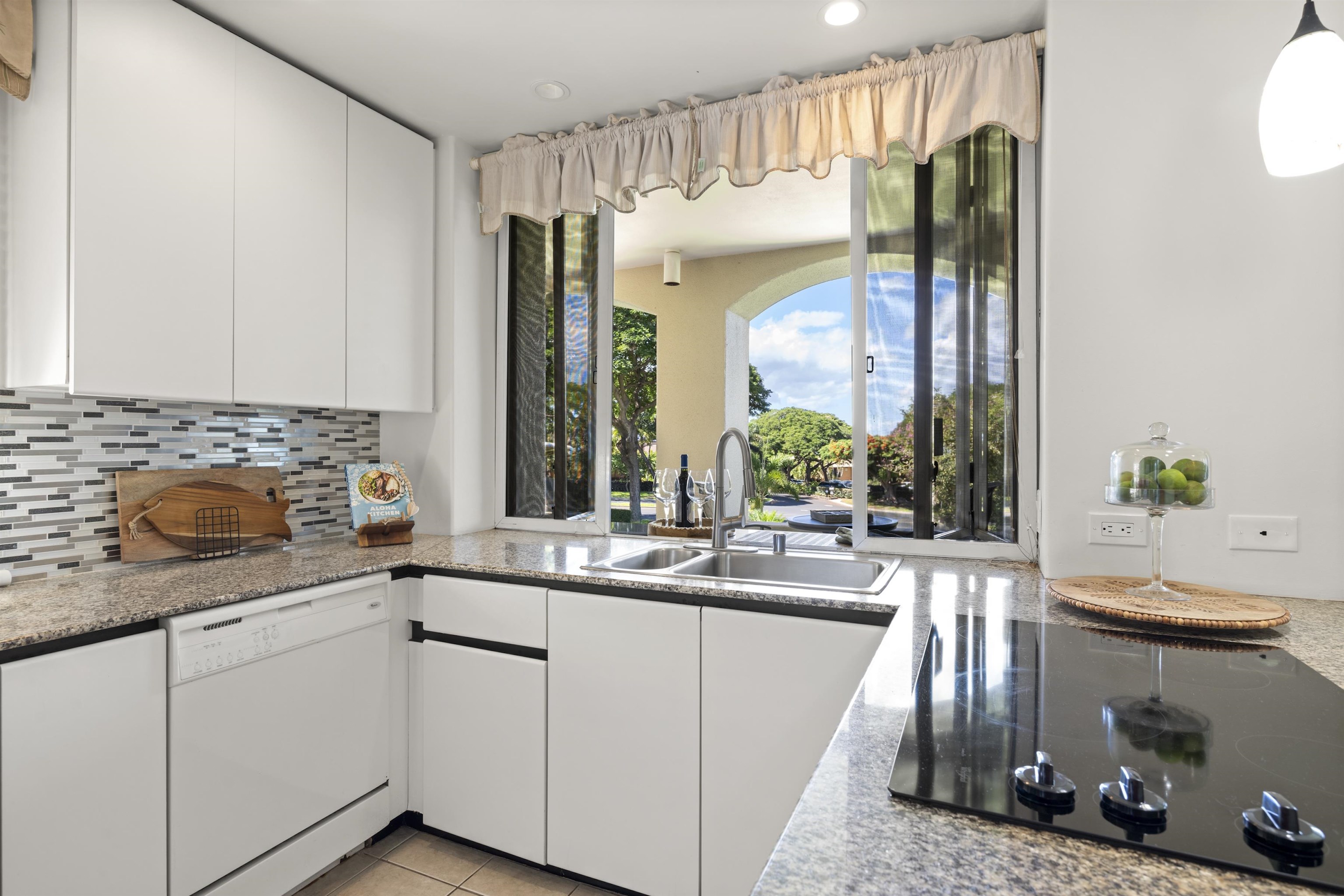 Palms at Wailea I condo # 1605, Kihei, Hawaii - photo 11 of 32