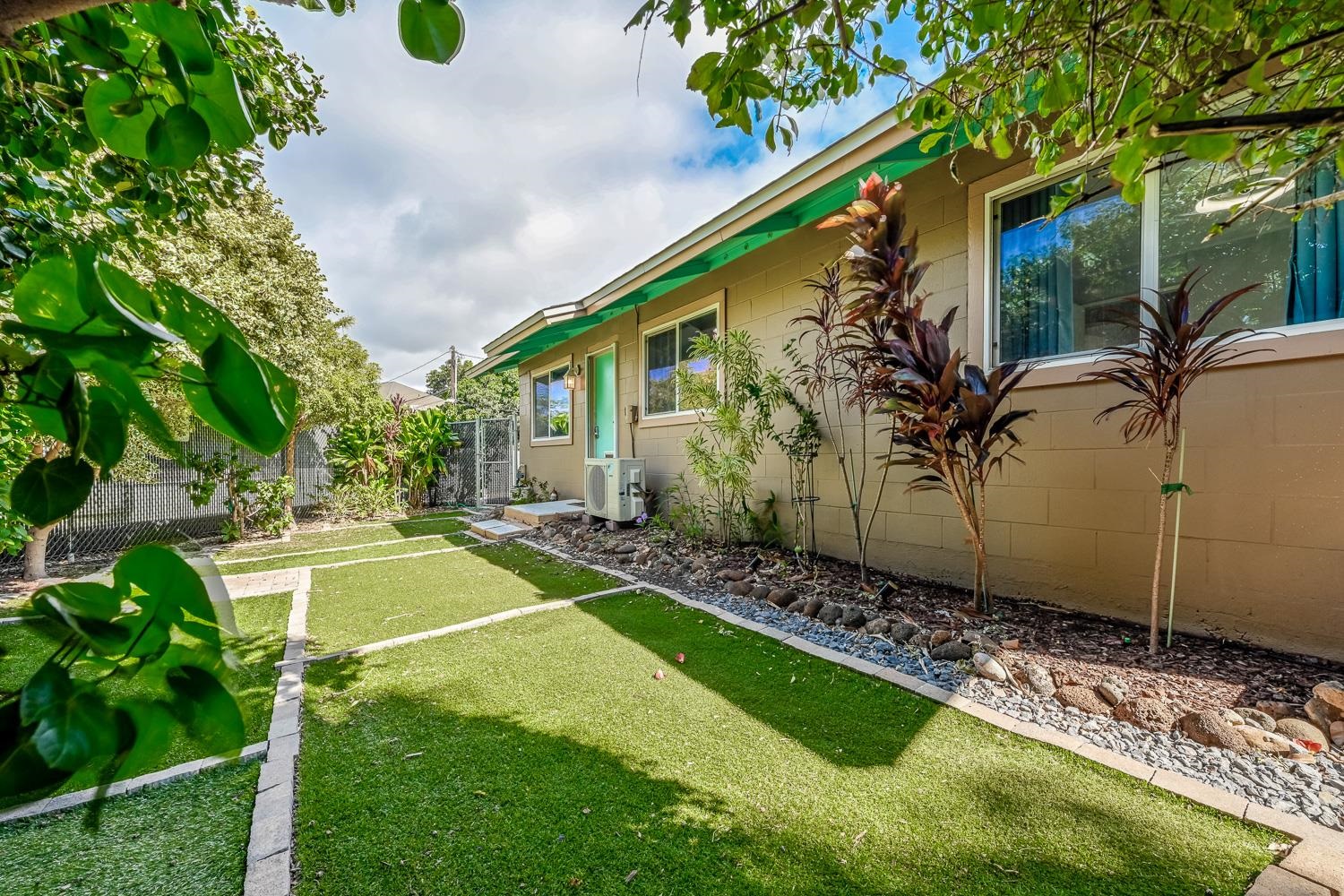 321  Kenolio Rd Kihei, Kihei home - photo 3 of 36