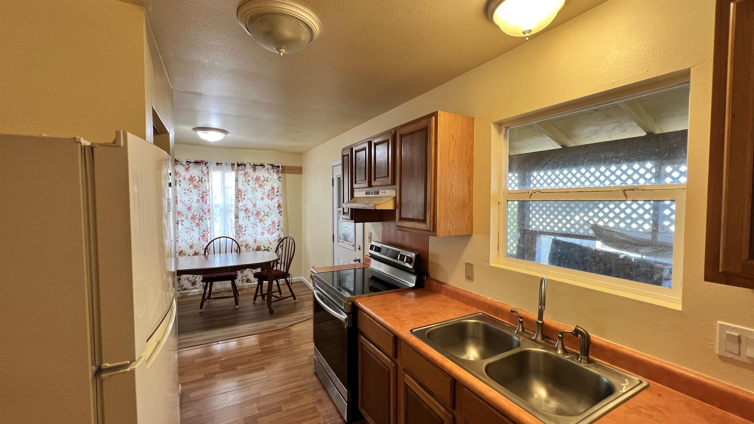 325  Gay St , Lanai home - photo 3 of 10