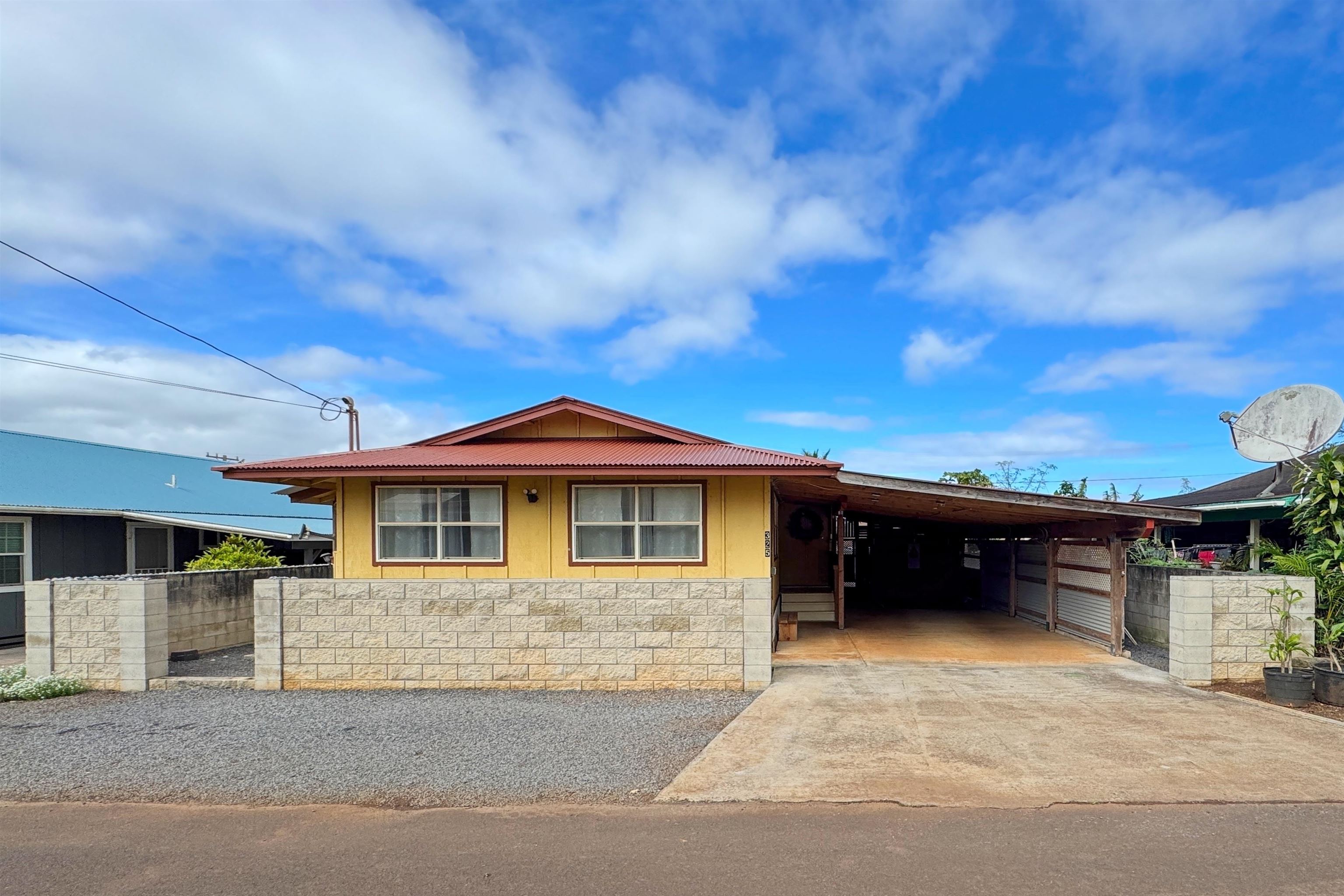 325  Gay St Lanai City, Lanai home - photo 2 of 21