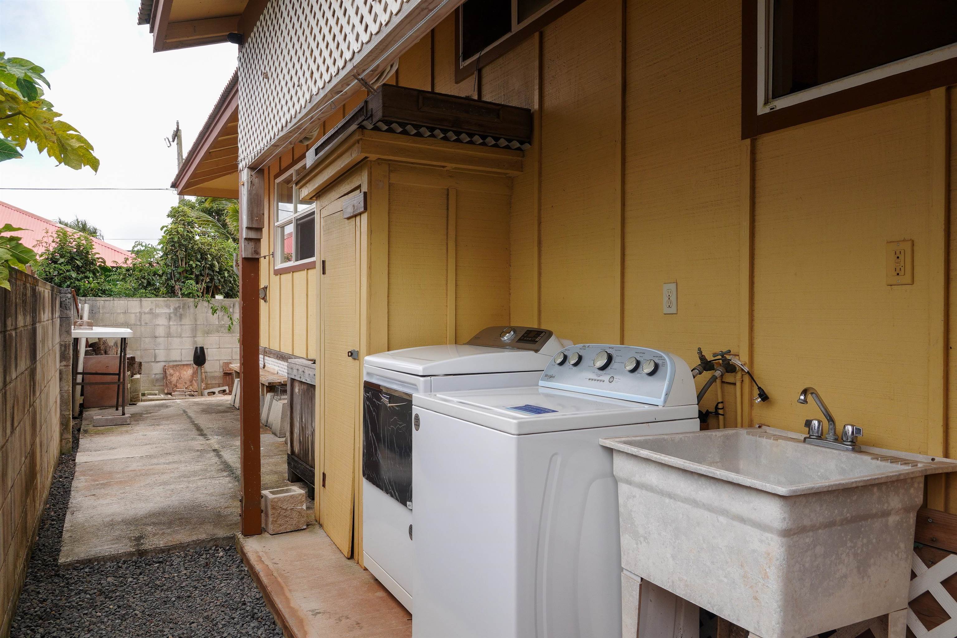 325  Gay St Lanai City, Lanai home - photo 15 of 21