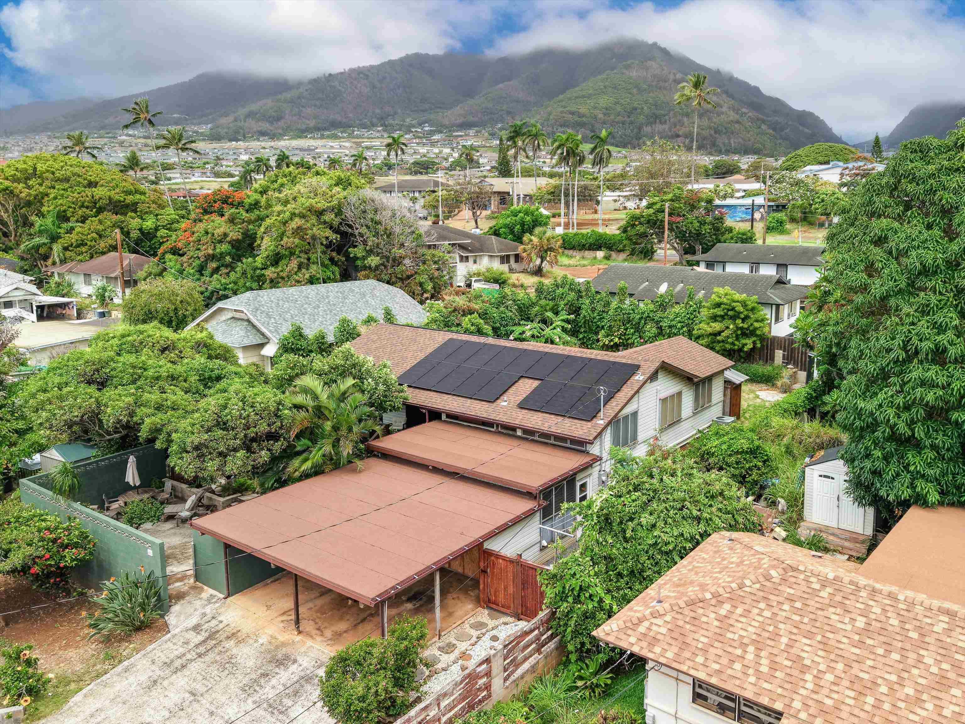 325  Kiele St , Wailuku home - photo 4 of 50